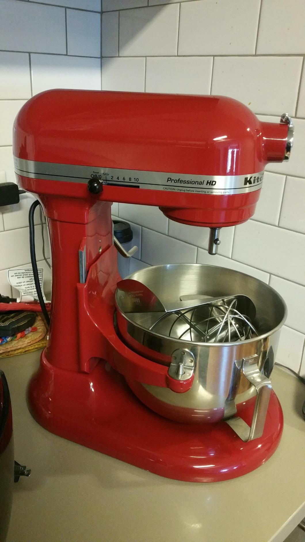 KitchenAid Professional 5 Plus Stand Mixer RKV25G0XER, 5-Quart, Empire Red (Renewed) customer photo 1