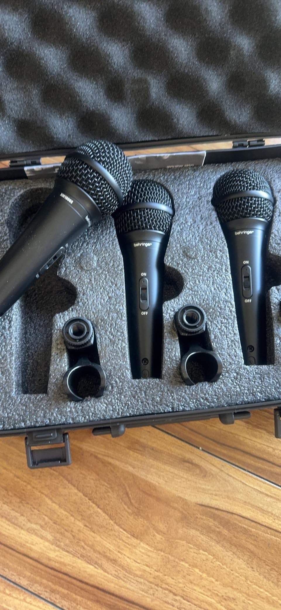 Behringer ULTRAVOICE XM1800S 3 Dynamic Cardioid Vocal and Instrument Microphones (Set of 3) customer photo 2
