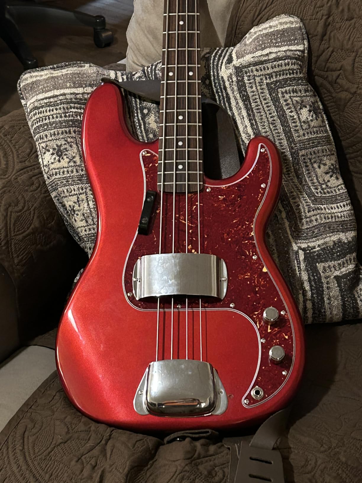 Thomastik-Infeld Bass Guitar Strings - Flatwound Bass Strings For a Rich and Warm Traditional Jazz Sound - Durable String Set Includes JF34043 JF34056 JF34070 JF34100 - Made in Vienna customer photo 1