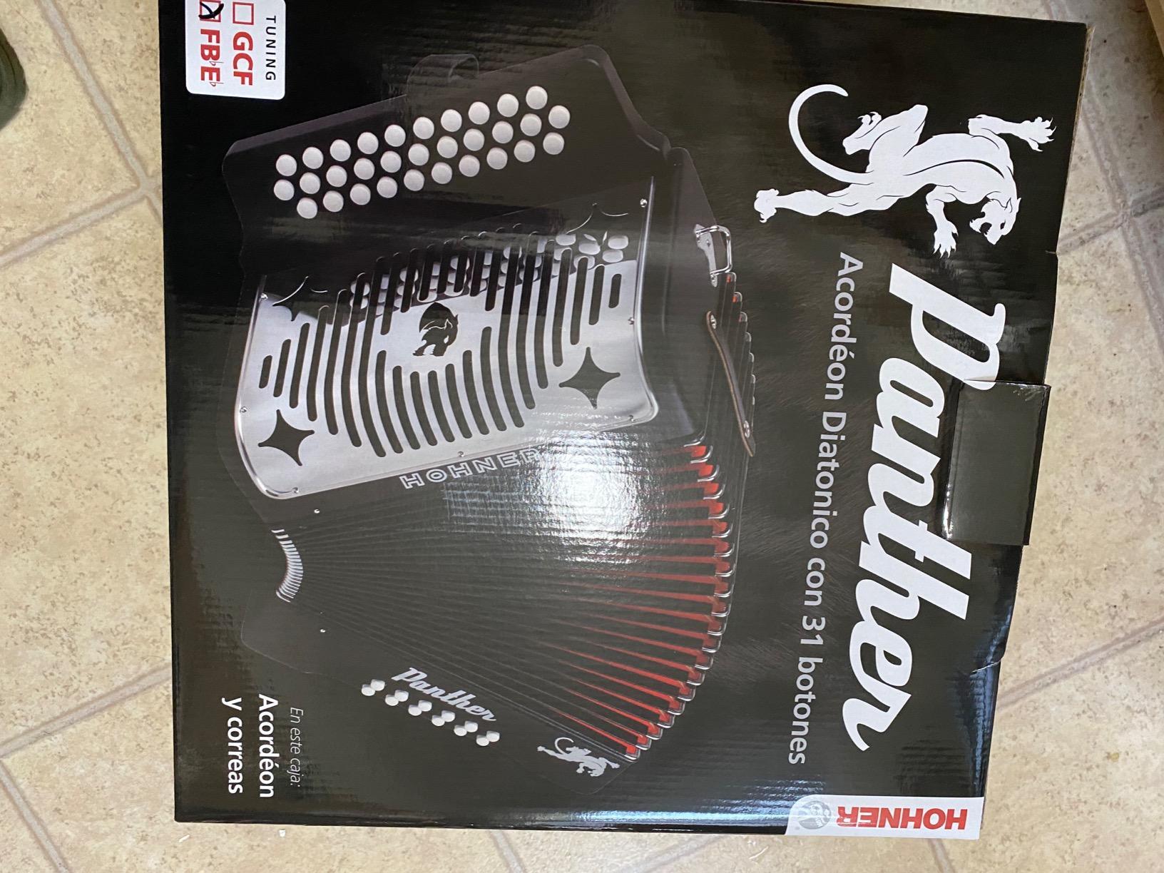 HOHNER Accordion, 12