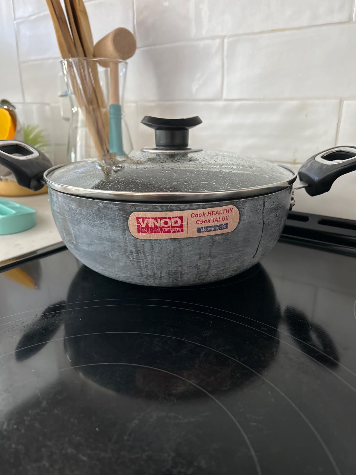 Vinod Cookware Professional Deep Kadhai - 2.1 Liters(2.2 Quarts) - 20cm - Glass Lid Included - Multi-Use Hard Anodized Wok/Pot - Suitable For Indian Cooking, Sauces, Pasta, Stews, Soups - Riveted Handles customer photo 1