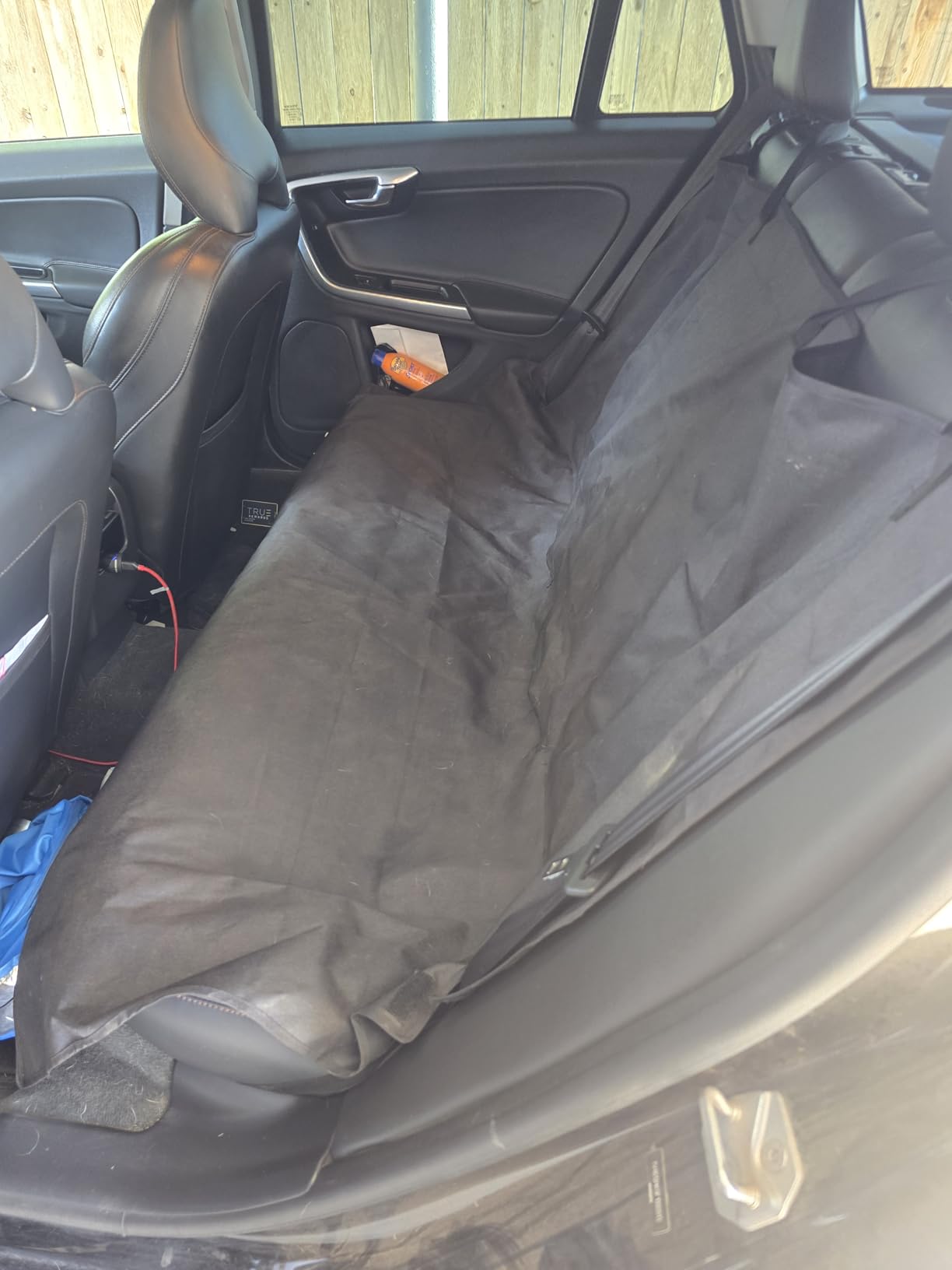 Amazon Basics Waterproof Dog Car Seat Cover, Scratch Proof Protector for Pet, Car Back Bench, 56 x 47 inch, Black customer photo 1
