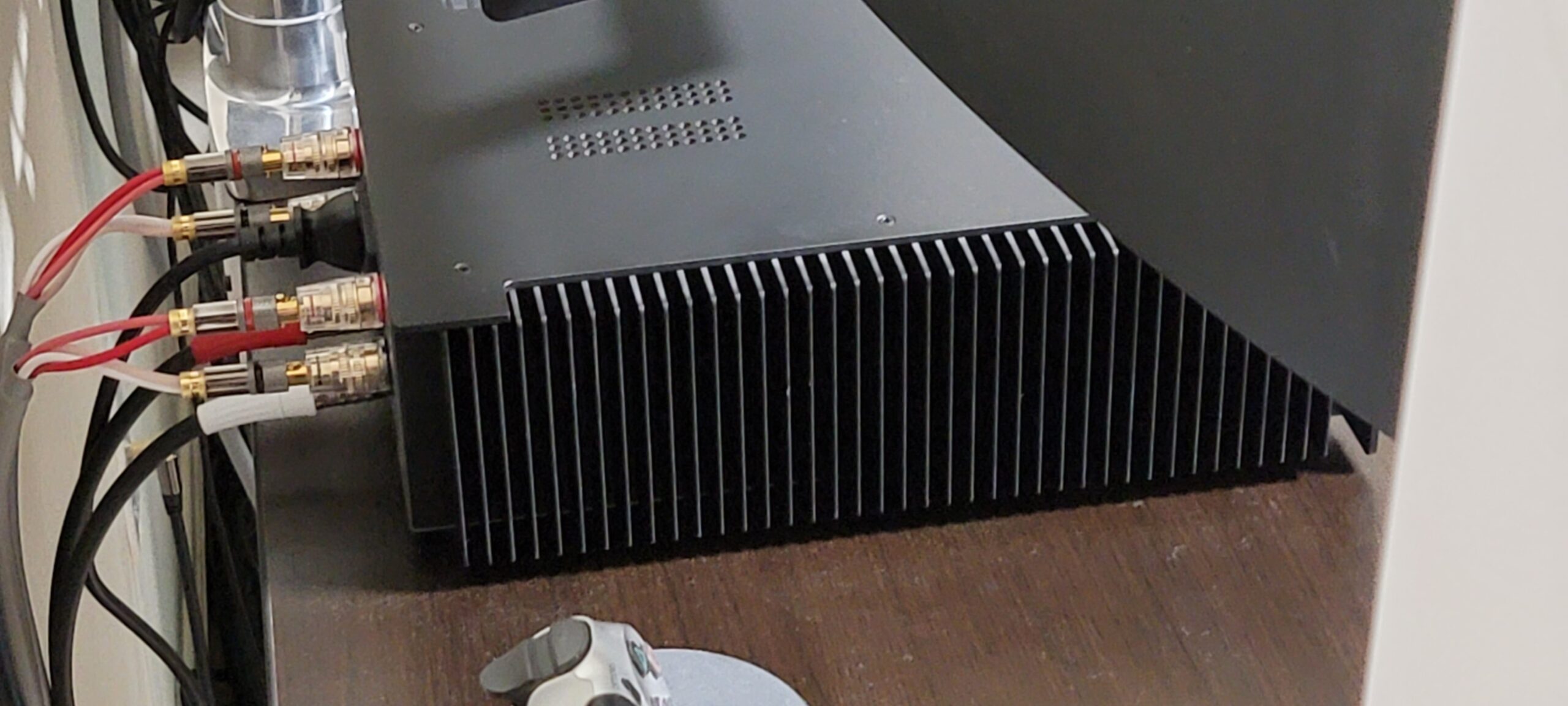 Canare 4S11 Speaker Cable with Ultrasonically-Welded Terminations, 8 Foot, Bananas to Bananas customer photo 1