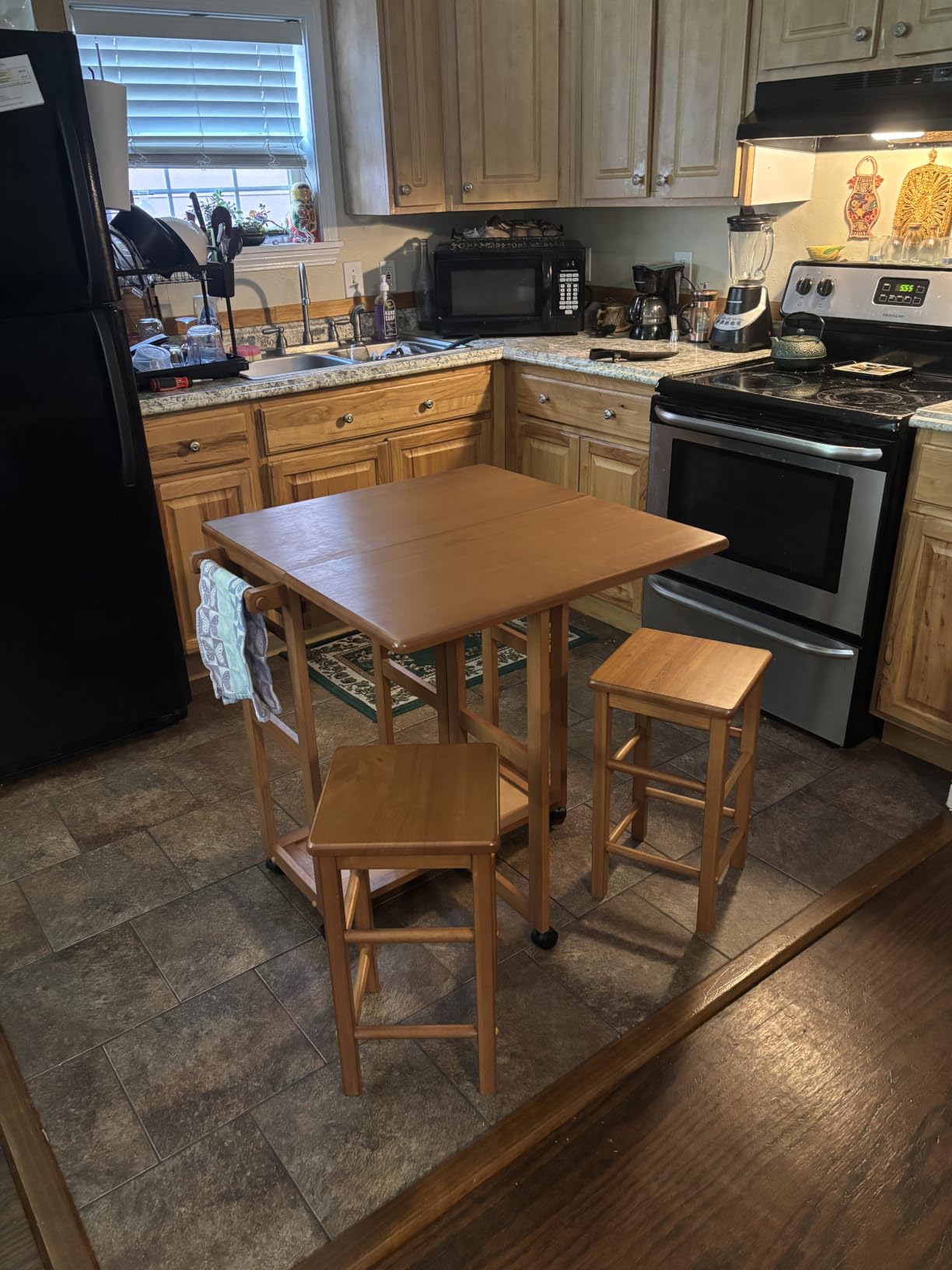 Winsome Suzanne Kitchen Table Set with Stools, 33