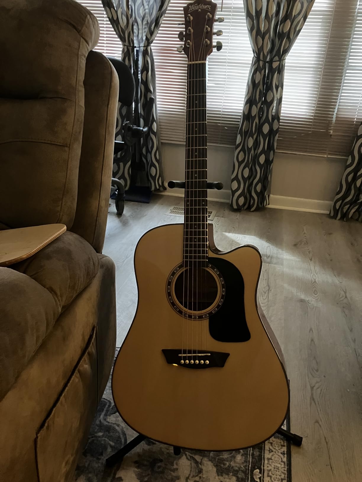 Washburn Apprentice D5CE Black Electro Acoustic Folk Guitar - Includes Gigbag, Strap and Picks customer photo 1
