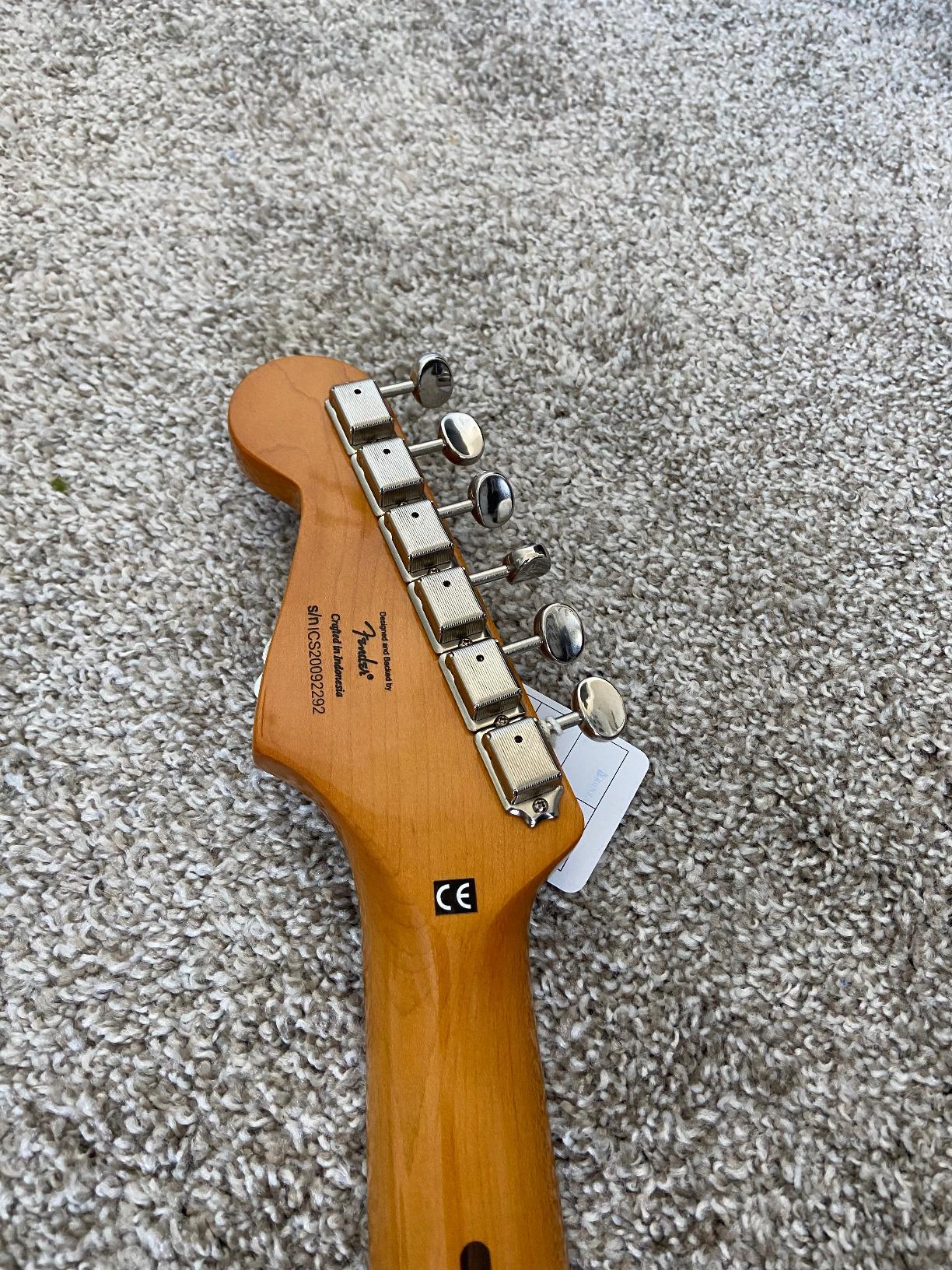 Squier Classic Vibe 60s Stratocaster Electric Guitar, Lake Placid Blue, Laurel Fingerboard customer photo 2