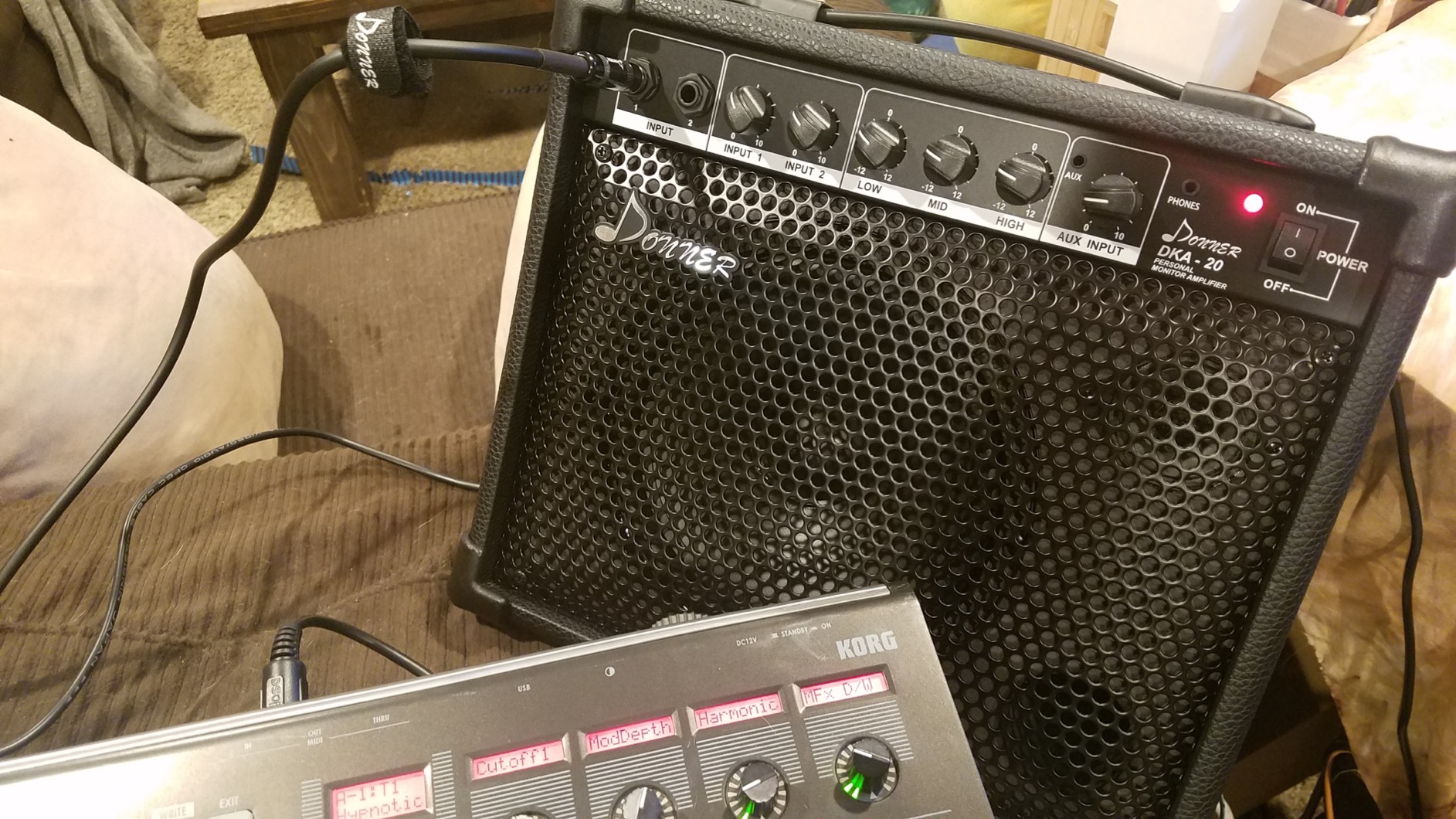 Donner DKA-20 Keyboard Amplifier 20 Watt Keyboard AMP with Aux in and Two Channels customer photo 2