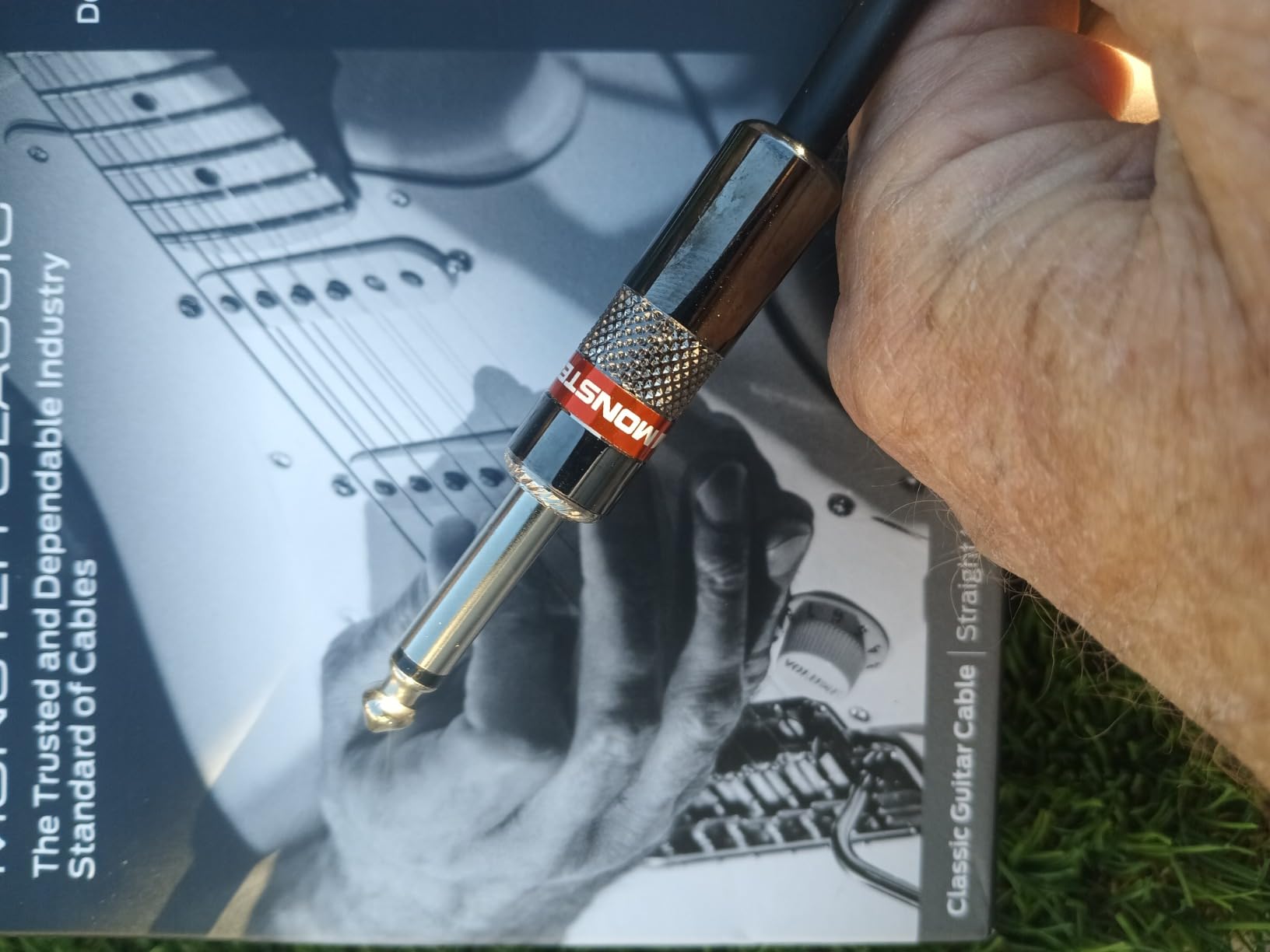Monster Prolink Classic Instrument Guitar Cable - 12 ft Straight to Straight Instrument Cable. All Metal & Duraflex Outer Jacket. 90% Copper Braided Shield Monster Instrument Cable customer photo 1