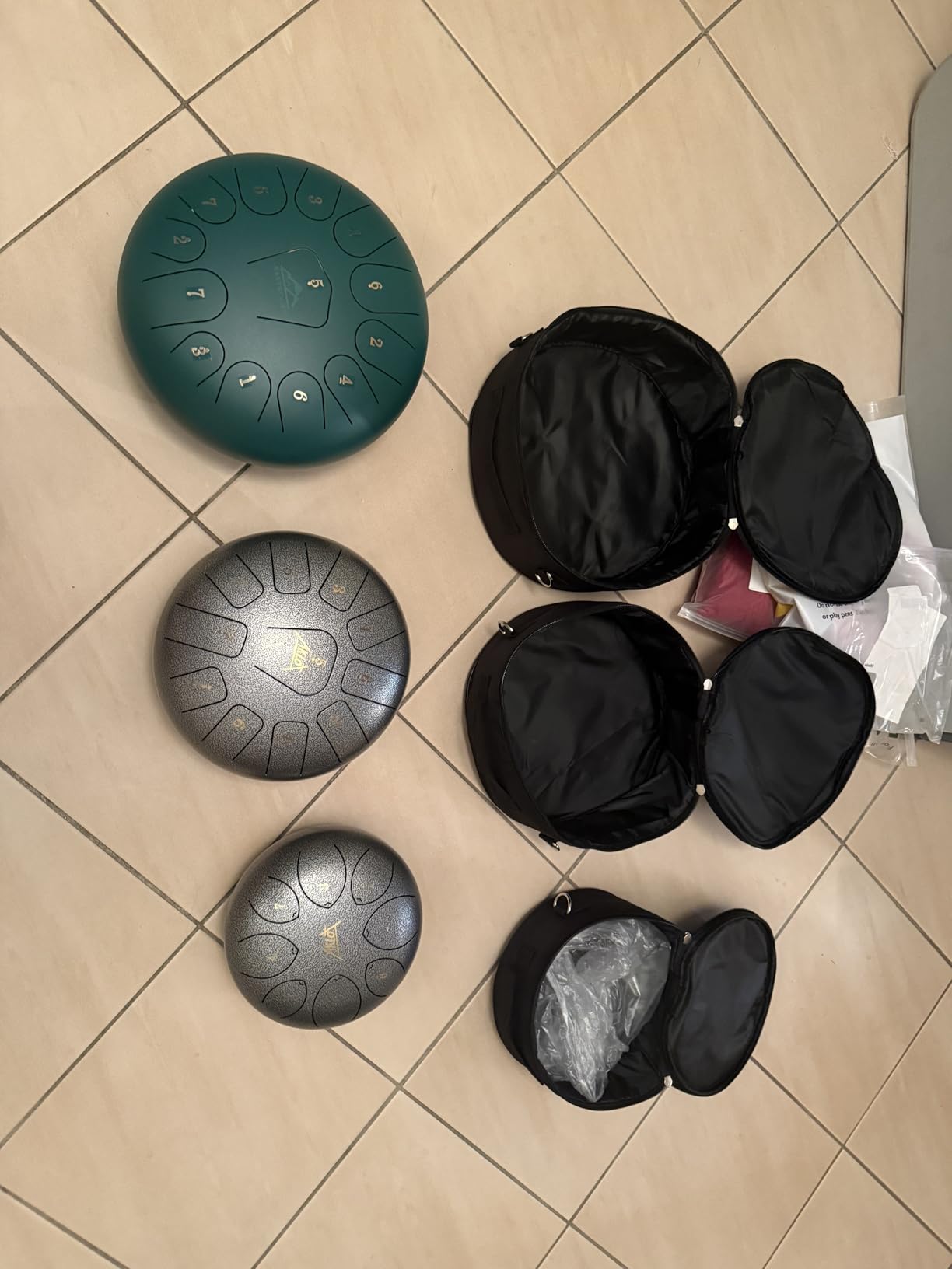 EASTROCK Steel Tongue Drum 6 Inches 8 Notes Percussion Instrument Handpan Drum C Key with Travel Bag, Meditation Entertainment Yoga, Mallets and Music Book (Black) customer photo 1