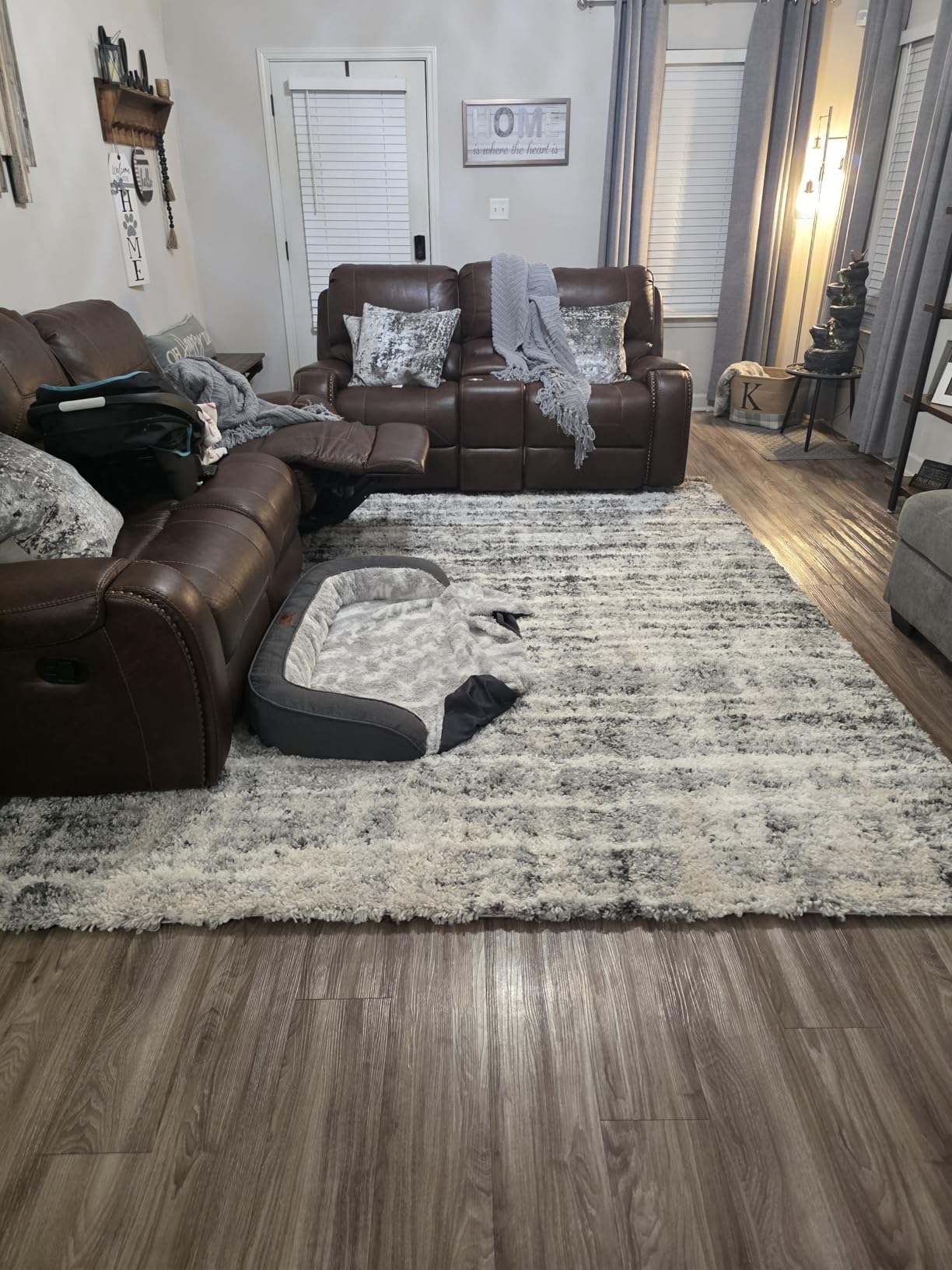 SAFAVIEH Area Rug 8x10 - Fontana Shag Collection - Large - Grey & Ivory, Modern Design, Non-Shedding & Easy Cleaning, Ultra Plush Thick Pile, Ideal for Living Room, Bedroom, Dining Space (FNT856G) customer photo 1