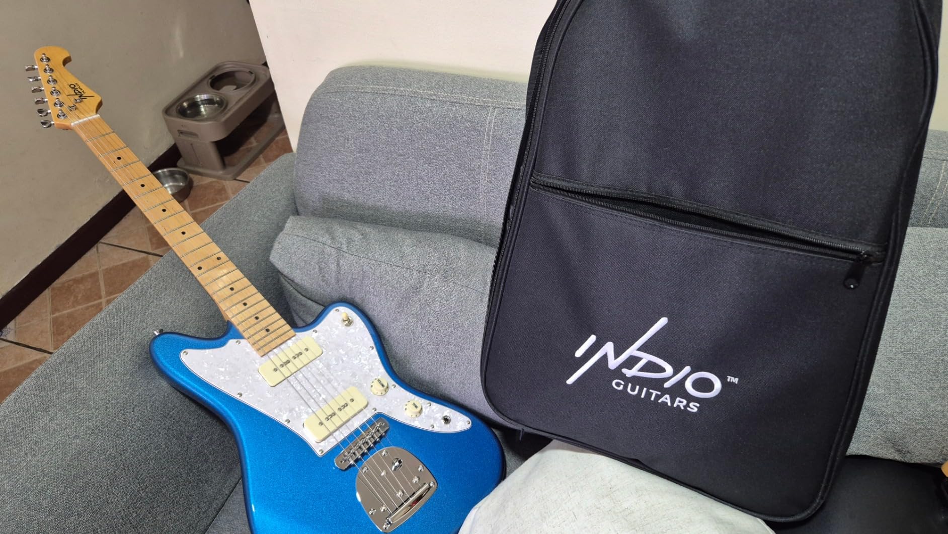 Monoprice Indio Series Offset DLX Plus Alder Electric Guitar - Right Handed, With Gig Bag, Blue, OS40 customer photo 1