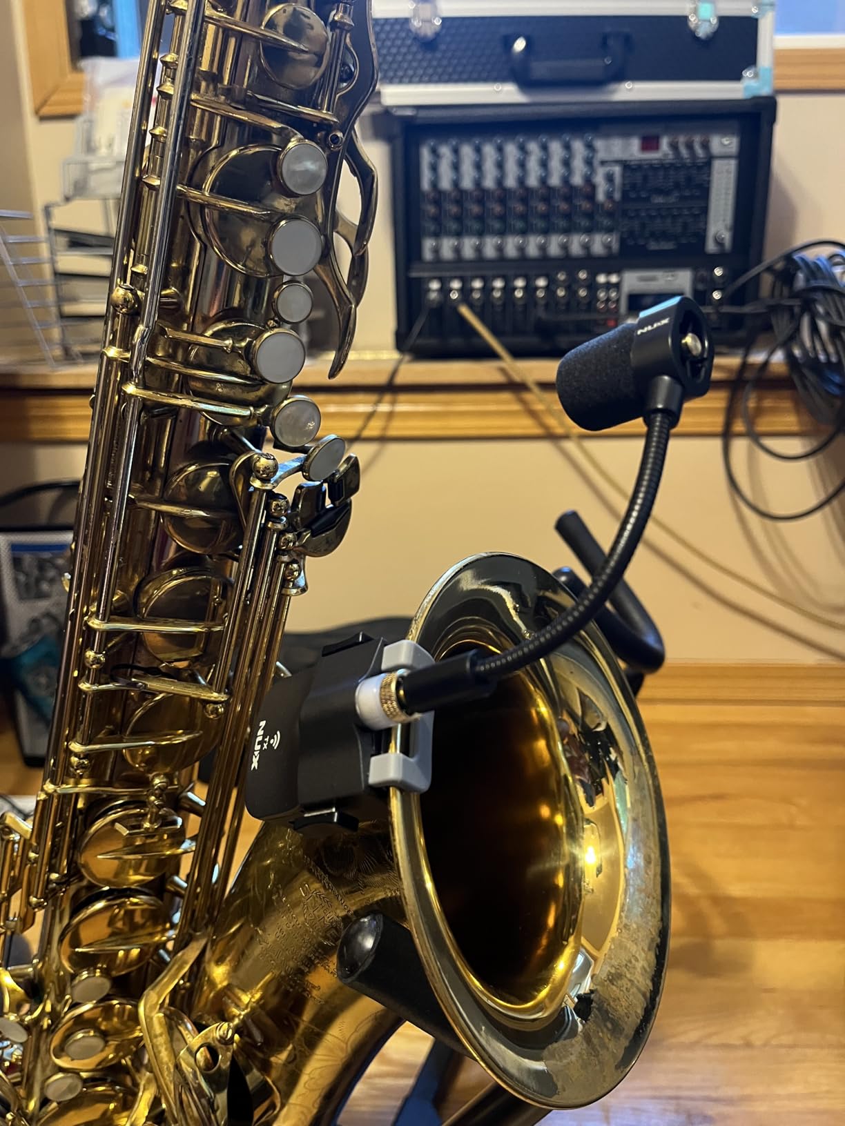 NUX B-6 Saxophone Wireless System with Charging Case, 2.4GHz Wireless Saxophone Microphone, High-Resolution 24-bit/44.1kHz Audio customer photo 1