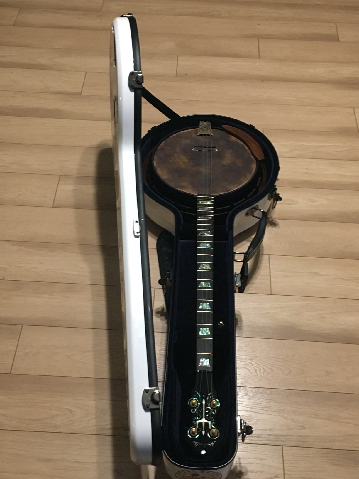 Crossrock Deluxe Fiberglass Case Fits for 5-String Resonator Banjo with Removable Shoulder Straps - Orange (CRF2020BJOR) customer photo 1