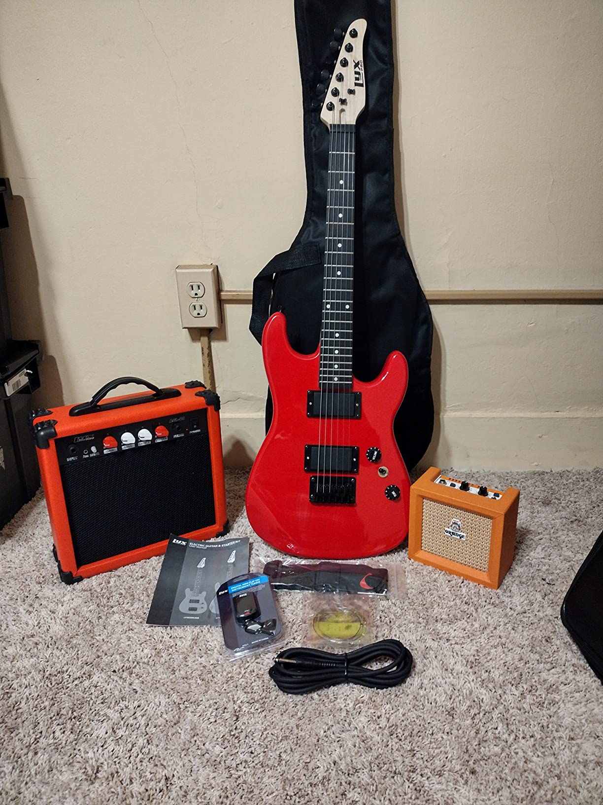 LyxPro 36 Inch Electric Guitar and Kit for Kids with 3/4 Size Beginner's Guitar, Amp, Six Strings, Two Picks, Shoulder Strap, Digital Clip On Tuner, Guitar Cable and Soft Case Gig Bag - Green customer photo 1