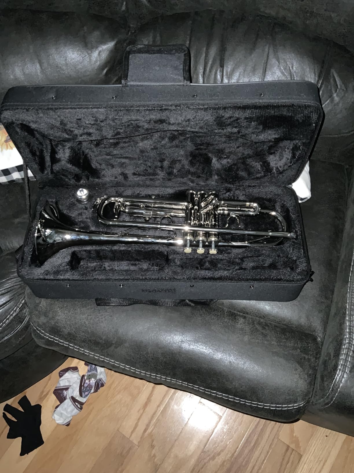 Ktaxon Bb Standard Trumpet for Beginners, Trumpet for Student with Hard Case, 7C Mouthpiece, Cleaning Cloth, Gloves customer photo 2