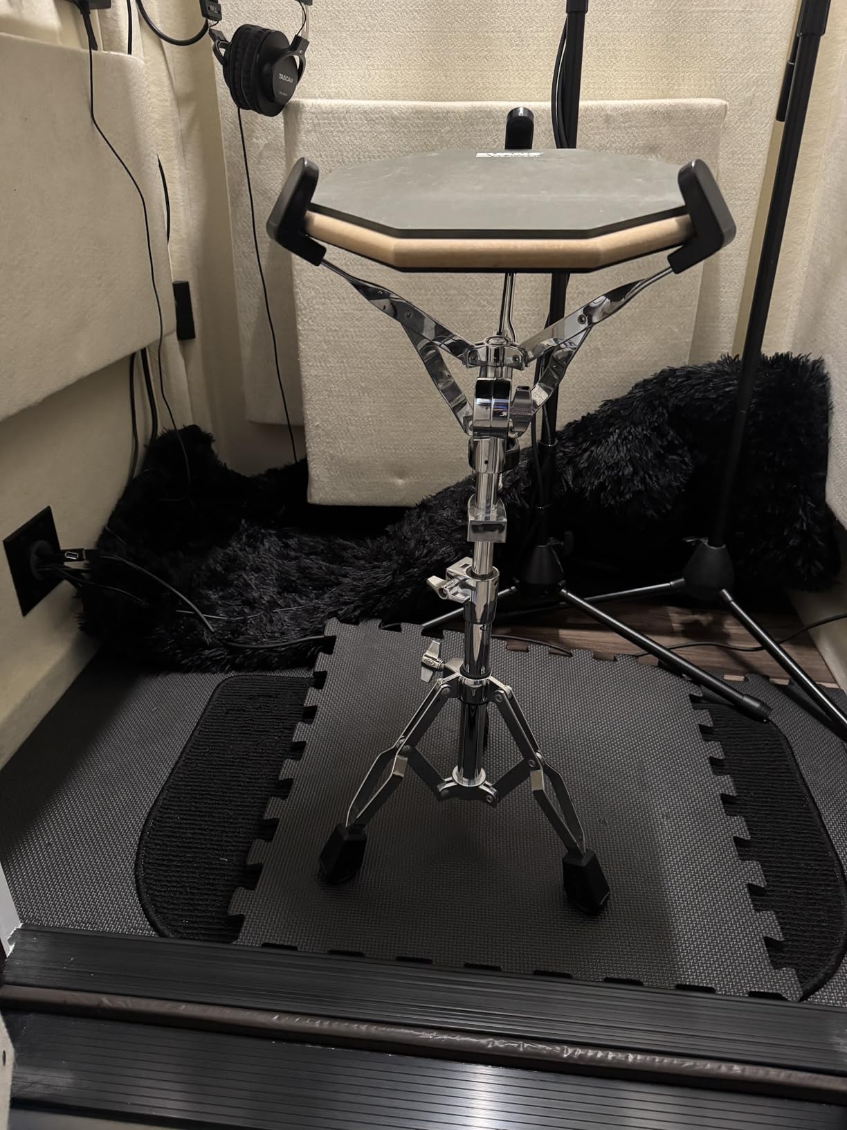 GrowDaily Drum Practice Pad Snare Drums Stand Set 12 In With Double Sided Silent Drums Pad, Drums Dampeners Gel, Drum sticks, Carrying Bag Adjustable Stand (Fits 10''-14'' Drums) customer photo 1