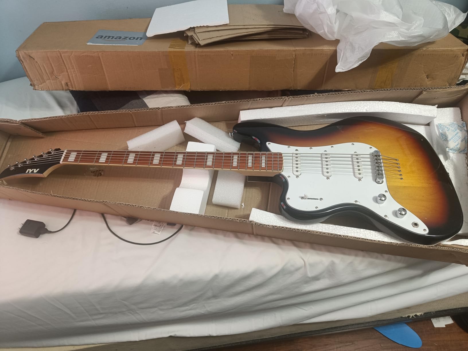 IYV-IS6-200 LH, 6 String Solid Body Baritone-Style Electric Guitar, 3T Sunburst, Left hand customer photo 2