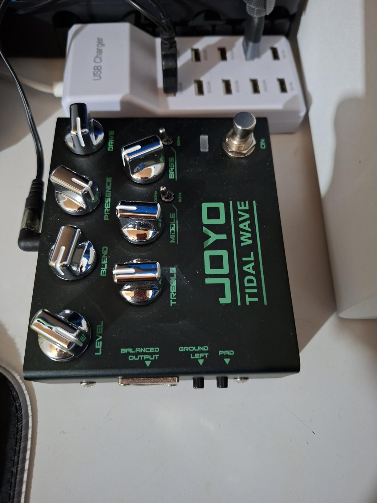 JOYO Bass Preamp & DI Guitar Pedal, Blend Control with MID SHIFT/BASS SHIFT EQ, Drive & Presence, XLR DI Out & Cab Sim, Bypass (TIDAL WAVE R-30) customer photo 1
