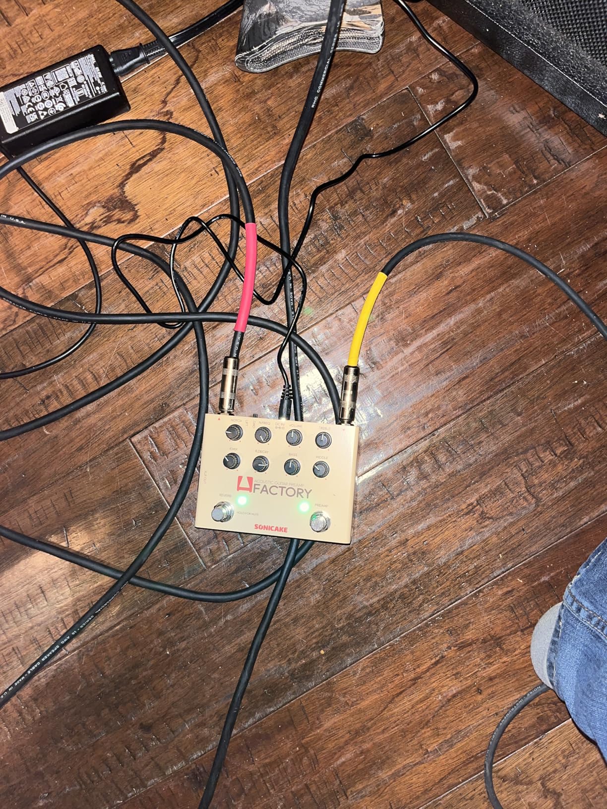 SONICAKE Acoustic Guitar Effects Pedal with Analog Preamp and Digital Reverb customer photo 1