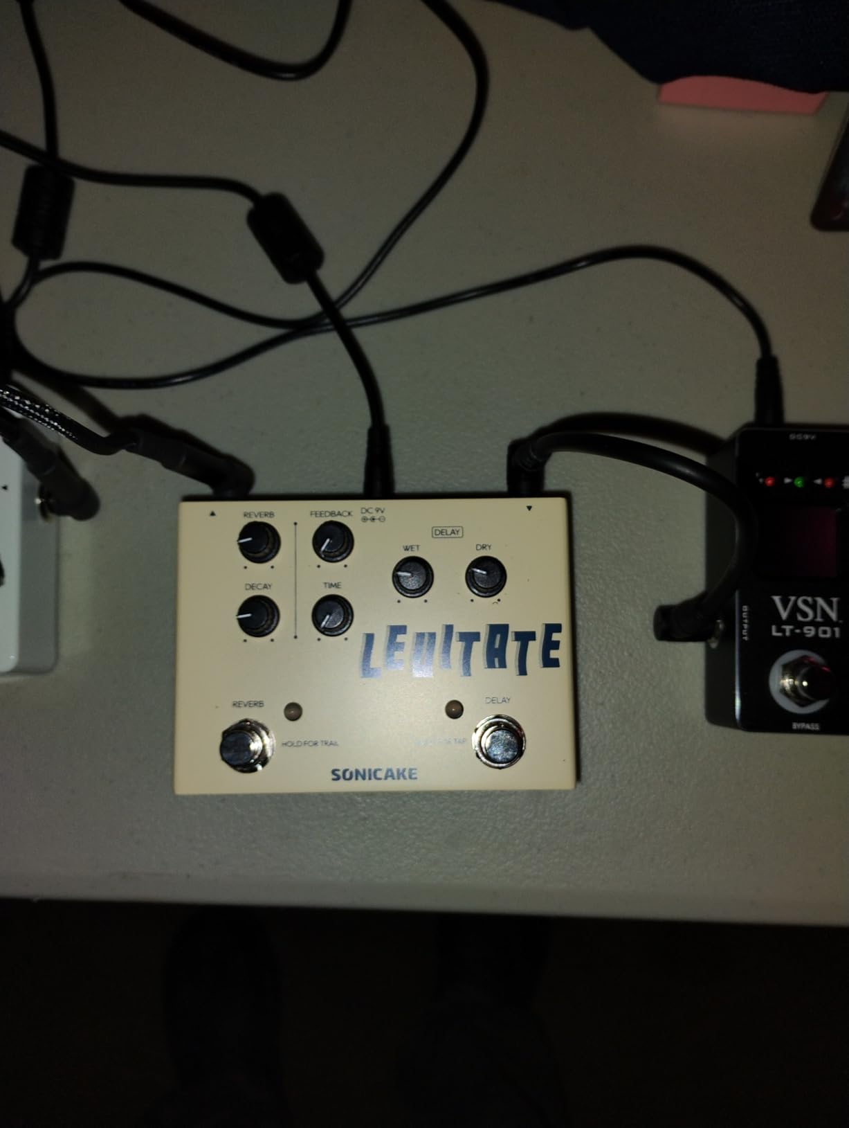 SONICAKE Acoustic Guitar Effects Pedal with Analog Preamp and Digital Reverb customer photo 2