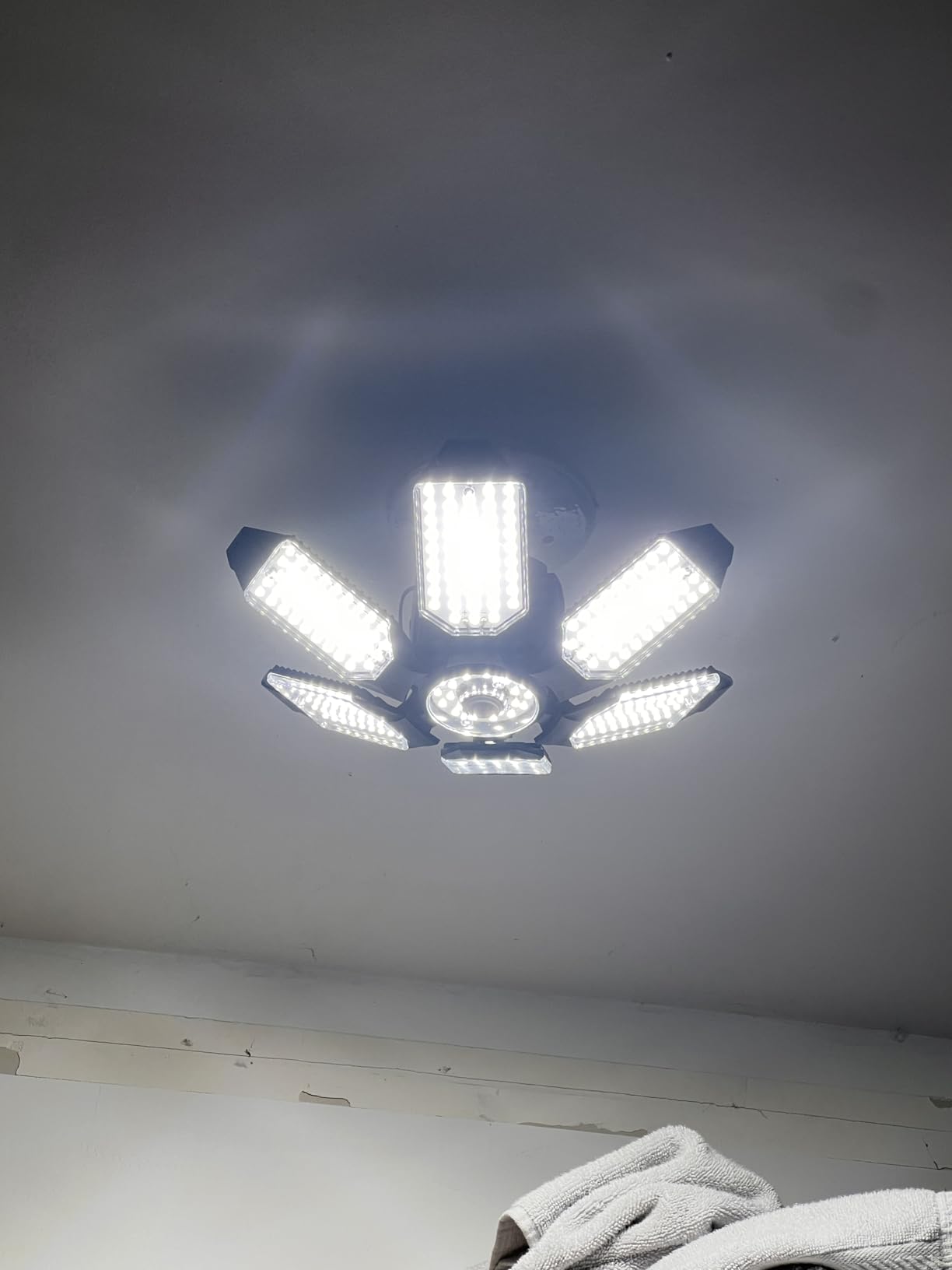 Motion Sensor Garage Light, 20000LM 200W Garage Lights Ceiling Led Motion Activated, Motion Light Indoor with Dusk to Dawn, E26/E27 Screw in Shop Light for Basement Barn Attic Warehouse customer photo 1