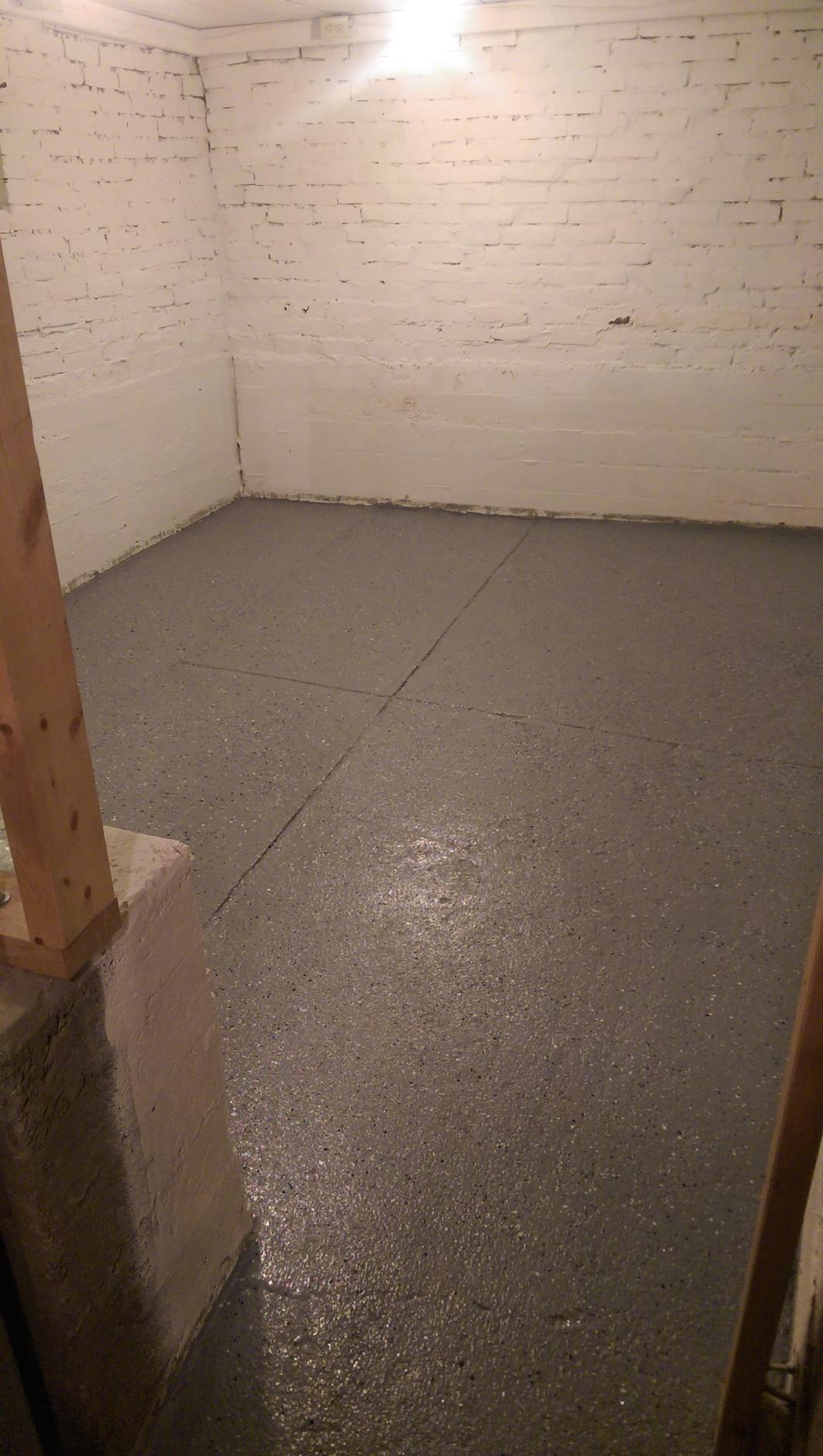 Rust-Oleum 391281 EpoxyShield Basement Floor Coating Kit, Gallon, Tan Satin customer photo 2
