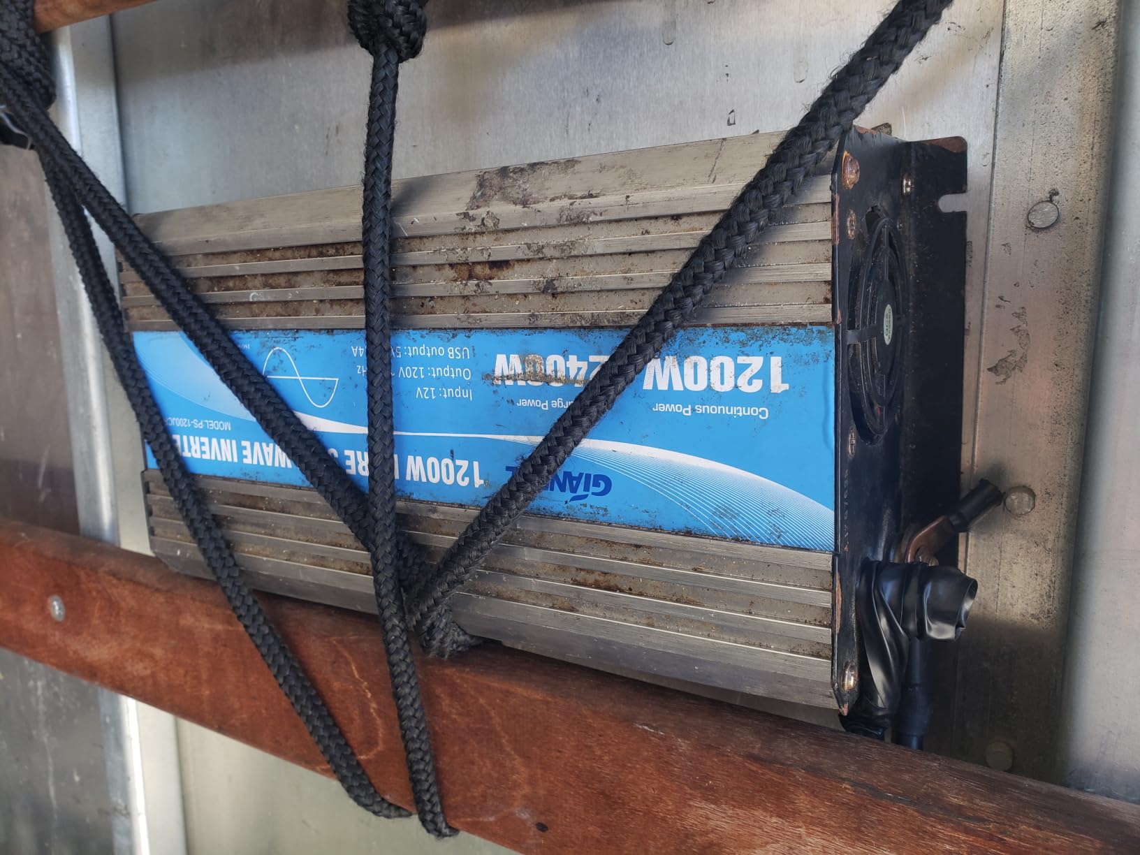 GIANDEL 4000W Pure Sine Wave Power Inverter 12V to 120V AC, 7000W Surge, Compatible with All 12V Batteries, Dual Remote Control, UL Listed GFCI Outlets, FCC Approved for RV Campers Off-Grid Solar Systems customer photo 1