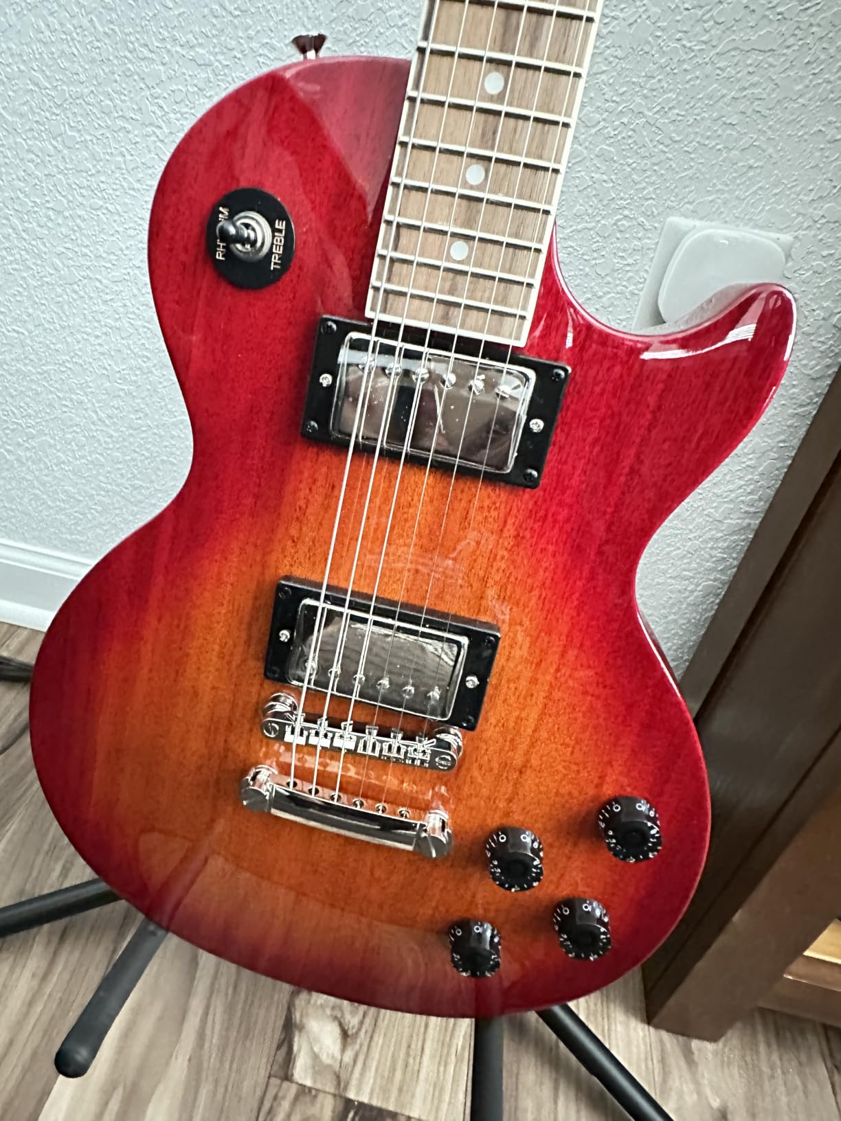 Epiphone Les Paul Tribute, Heritage Cherry Sunburst customer photo 1