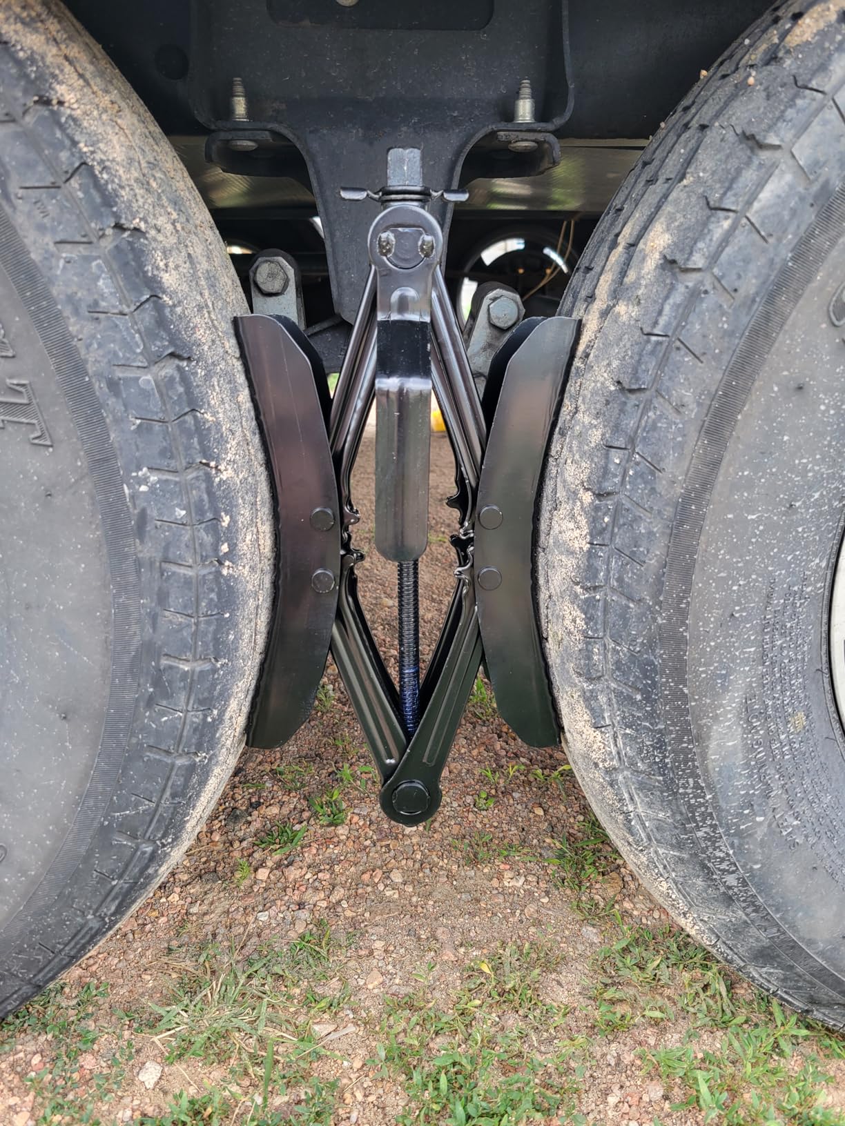 WELLUCK Camper Wheel Chock Stabilizer 2 Sets for RV Travel Trailer Heavy Duty X-Shaped RV Chocks Anti-Move Tire Wheel Chock, Fits 3.5