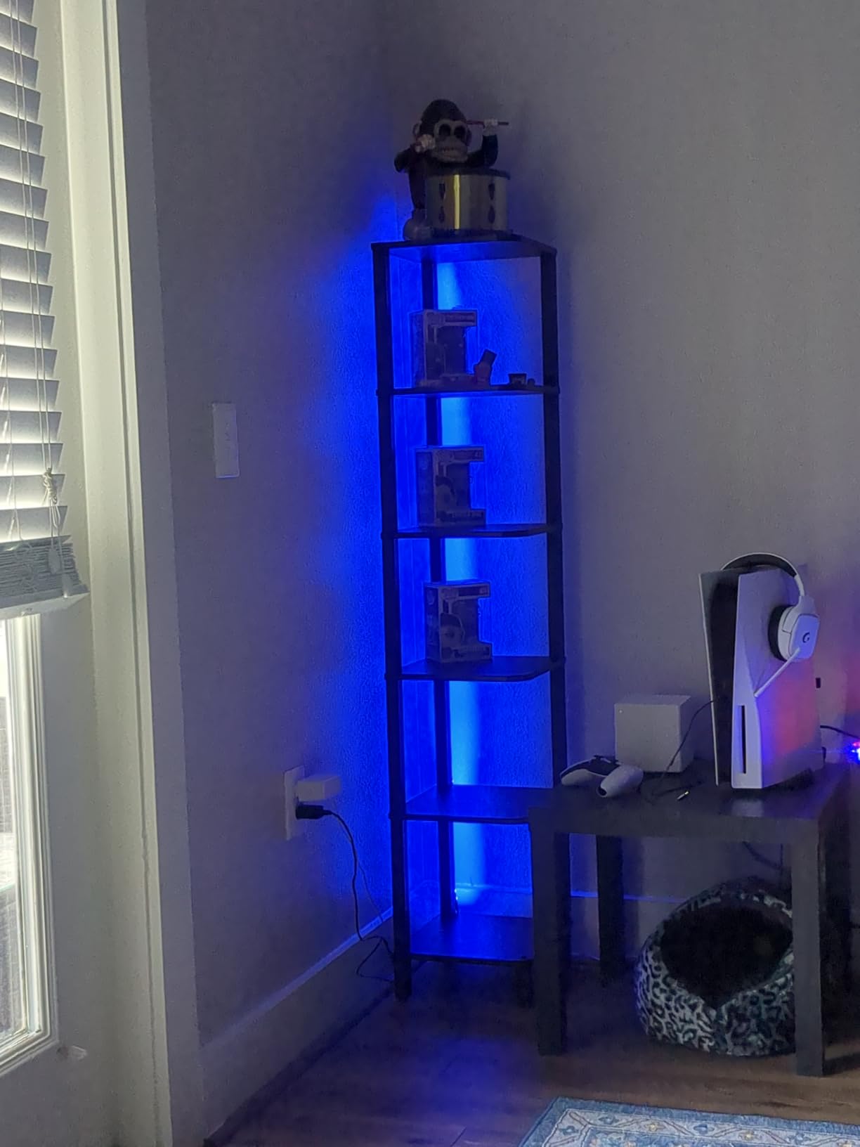 TUTOTAK 6-Tier Corner Bookshelf with LED Light, Corner Shelf, for Small Space, Narrow Display Corner Shelf Stand with Storage Rack, for Living Room, Bedroom, Pure White V1BS05BW006L customer photo 2