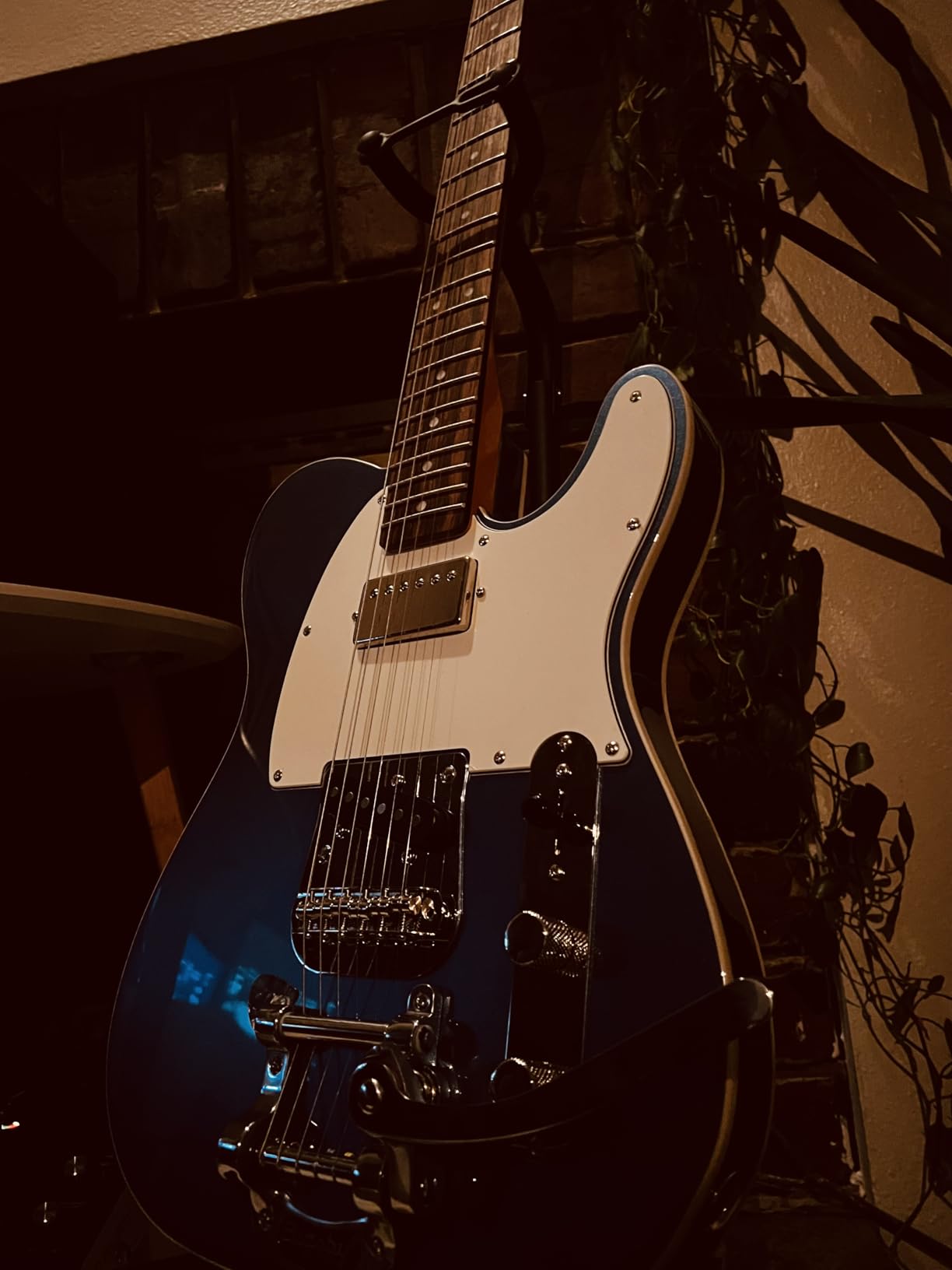 Squier Classic Vibe Custom Telecaster SH with Bigsby, Parchment Pickguard, Aztec Gold customer photo 1