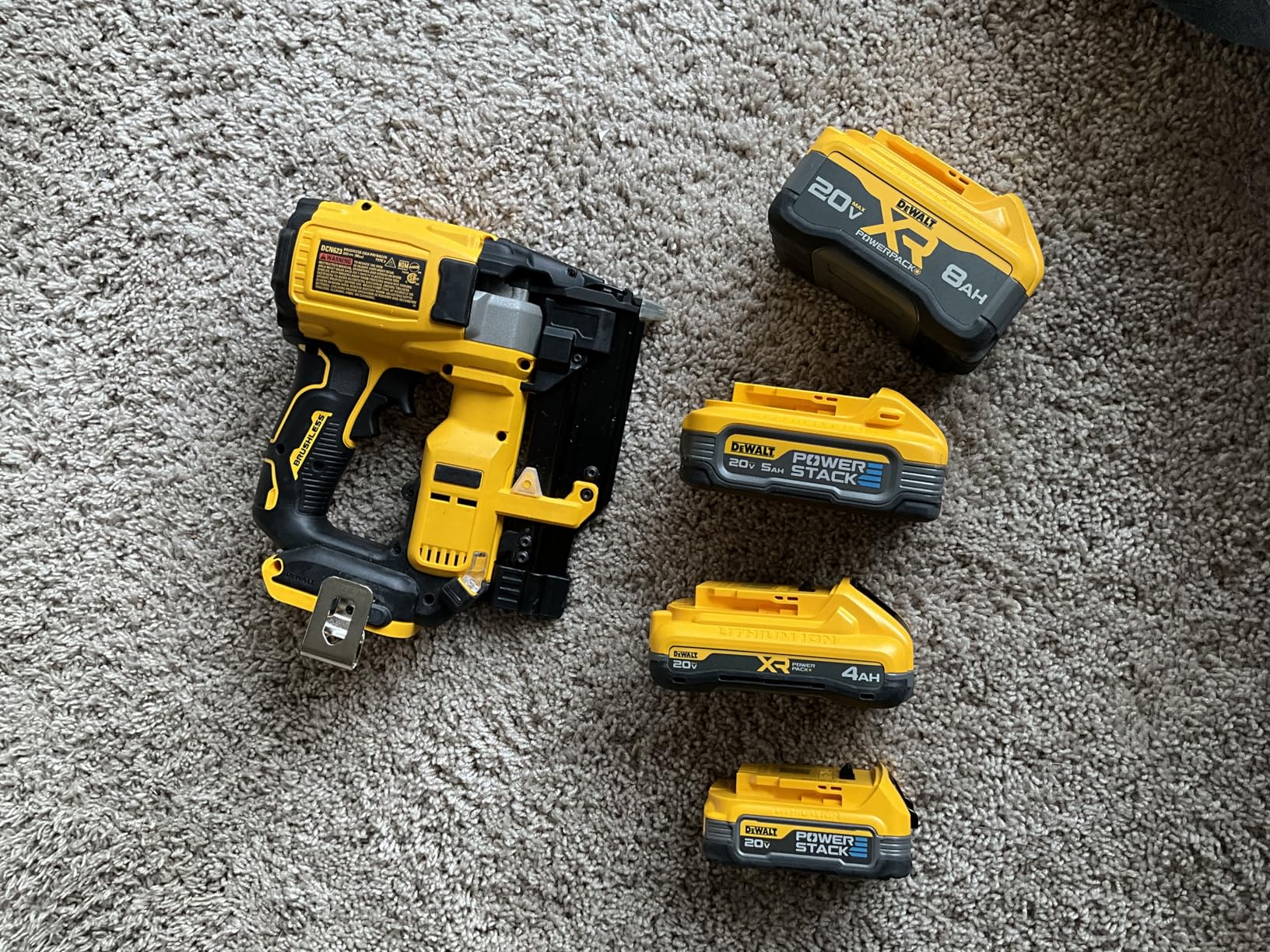 DEWALT 20V MAX Battery XR POWERPACK 4Ah Lithium Ion, 50% More Power (DCB2104) customer photo 1