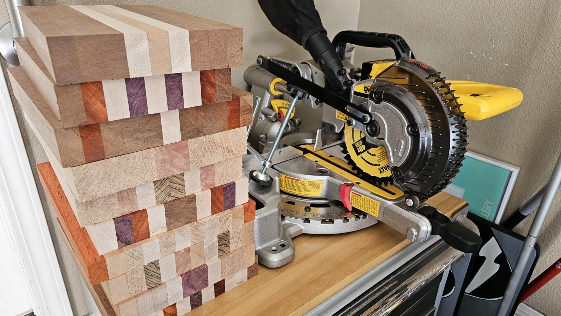 DeWalt DCS714WW1 20V MAX XR 10-Inch Double Bevel Fixed Miter Saw Kit customer photo 1