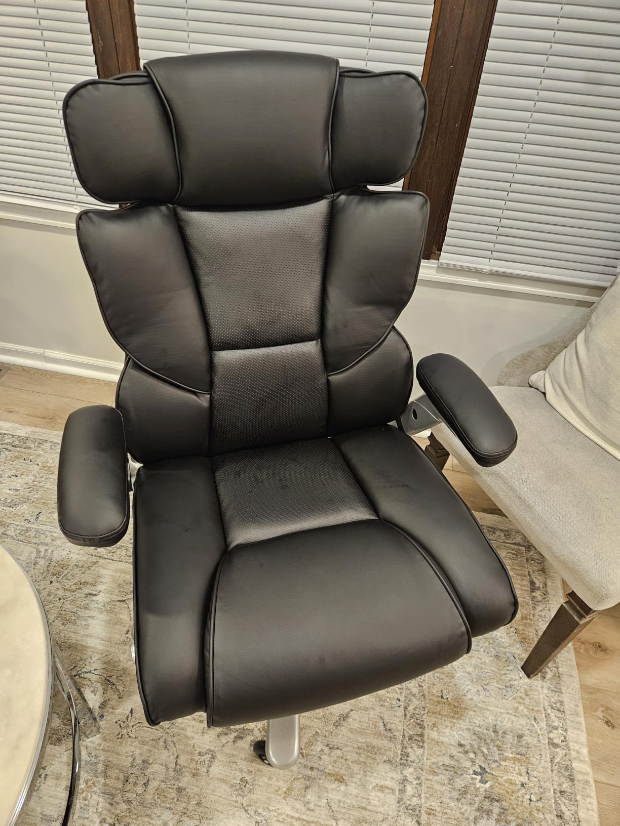 FLEXISPOT 600lbs Big and Tall Office Chair for Heavy People, Heavy Duty Computer Desk Chair with Dynamic Lumbar Support 2D Armrest Blade Wheels, Chairs for Home Office Gaming Working, Leather, Black customer photo 1