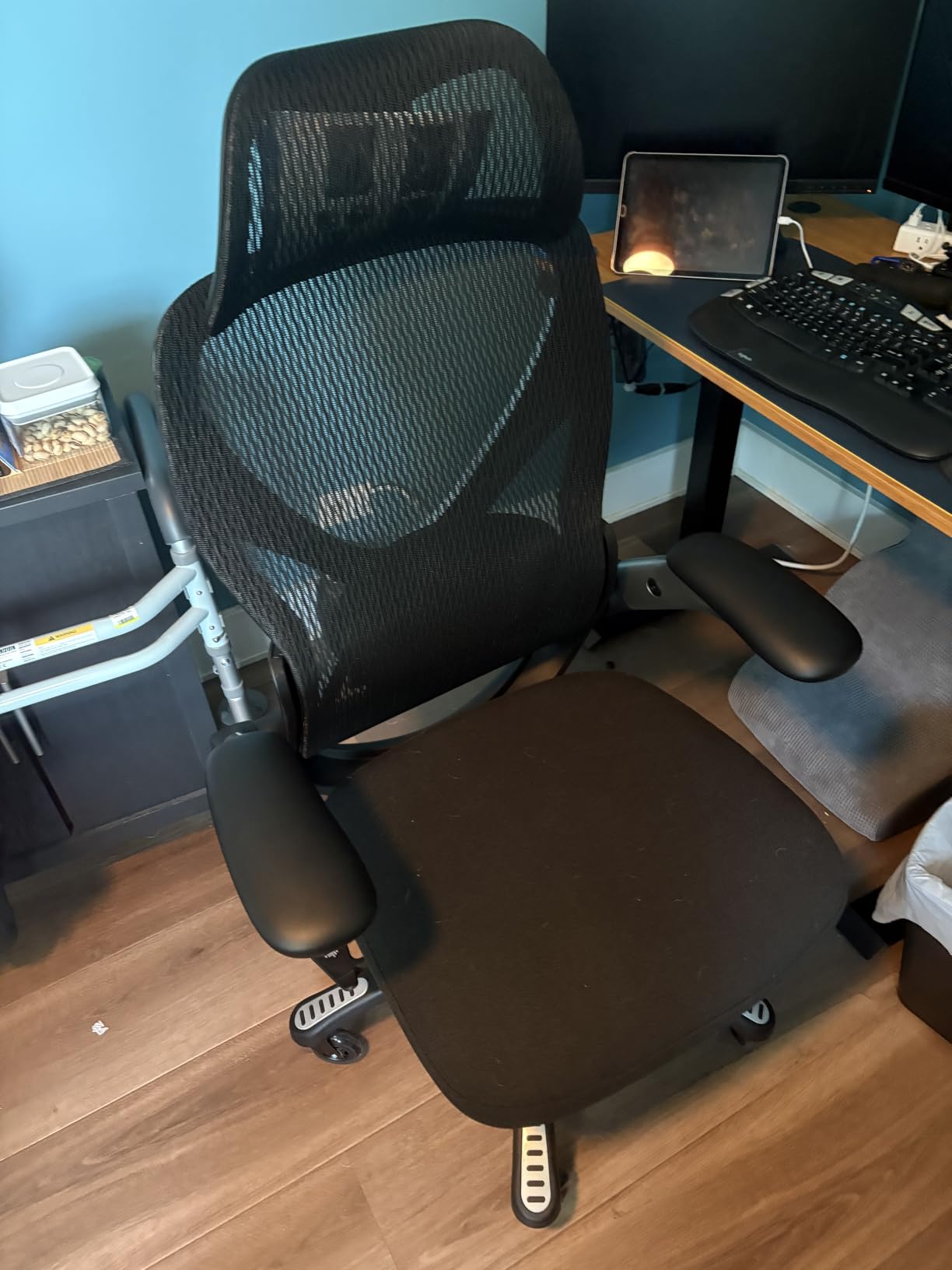 GABRYLLY Ergonomic Office Chair, Big and Tall Mesh Chair with Adjustable Lumbar Support, 5D Arms & Wide Seat, 135 Degree Recline Home Desk Computer Chairs for Work Gaming, Heavy Duty,400LBS - Black customer photo 1