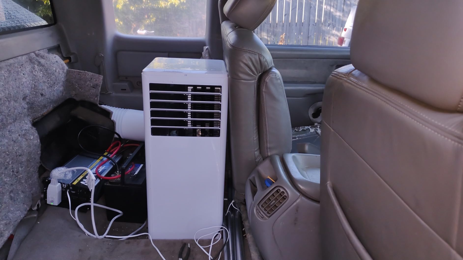 2500W Pure Sine Wave RV Inverter with Built-in ATS, 12V DC to 110V/120V AC Power Converter, 5000W Peak, Automatic Shore Power Bypass, Hardwire Ready for RV Electrical Systems, LCD Remote, USB & Type-C customer photo 2