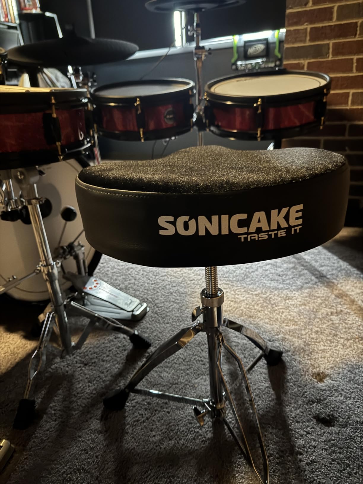 SONICAKE Saddle Drum Throne, Anti-Slip Drum Throne with Adjustable Height, Motorcycle Style Drum Stool for Adults and Drummers (Black) customer photo 1