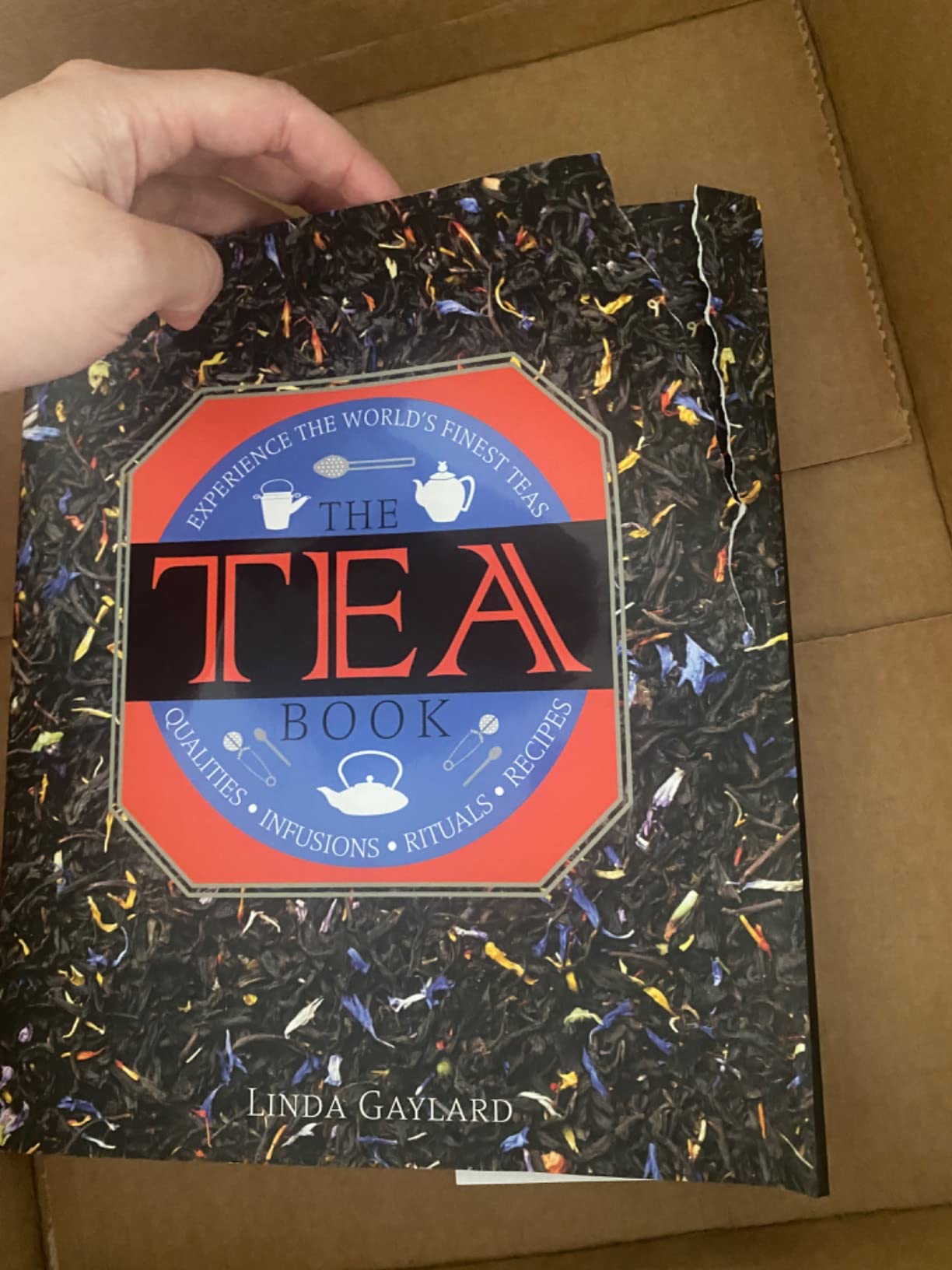 The Tea Book: Experience the World's Finest Teas, Qualities, Infusions, Rituals, Recipes customer photo 2