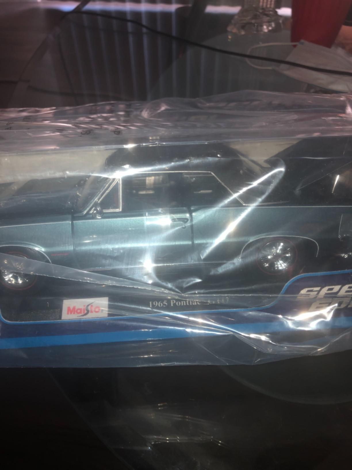 Maisto 1:18 Scale 1965 Pontiac GTO (Hurst Edition) Diecast Vehicle customer photo 1