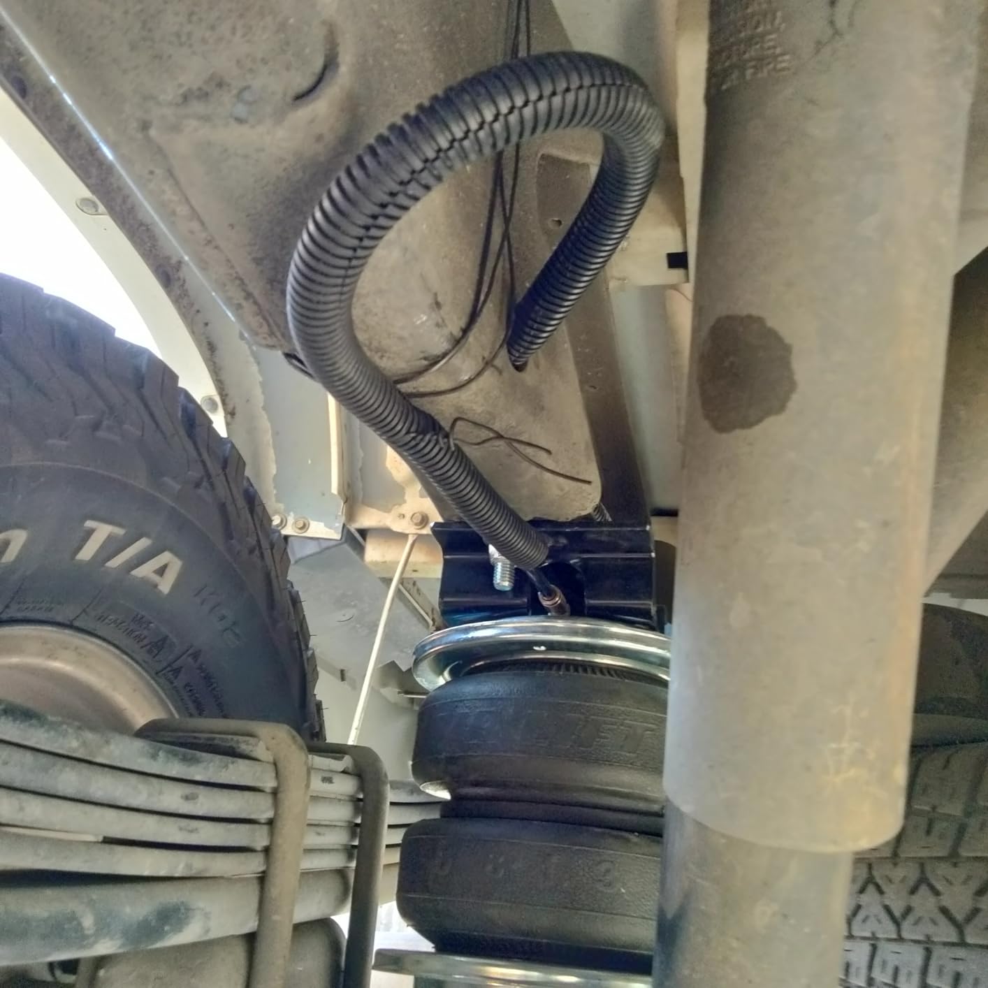 Air Lift LoadLifter 5000 Air Spring Kit for 2001-2010 Chevrolet Silverado 2500 & 3500 RWD/4WD, 2001-2010 GMC Sierra 2500 & 3500 RWD/4WD - 57275 customer photo 2