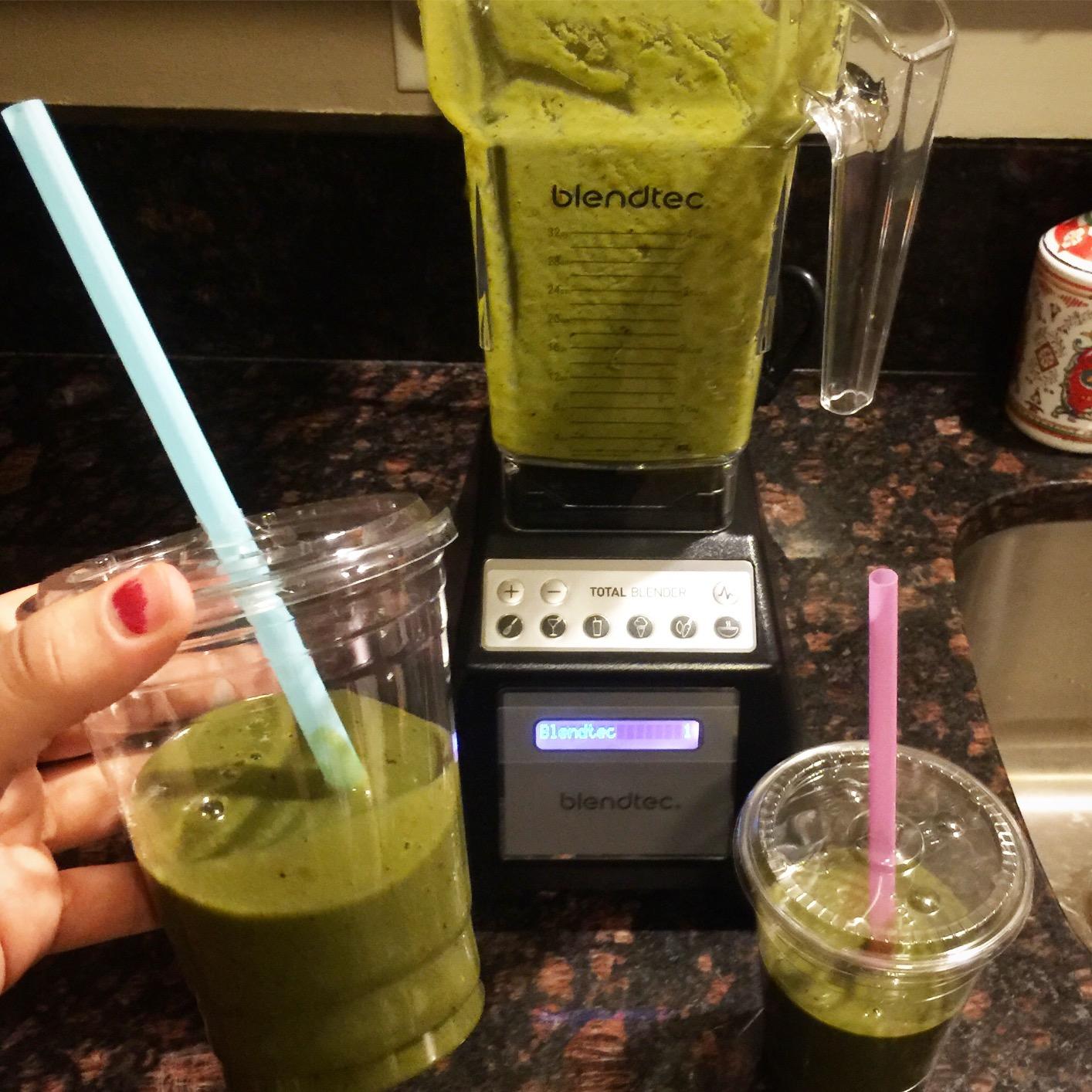 Blendtec Total Classic Original Blender and 75 oz FourSide Blender Jar - Kitchen Blender Bundle - Black customer photo 1