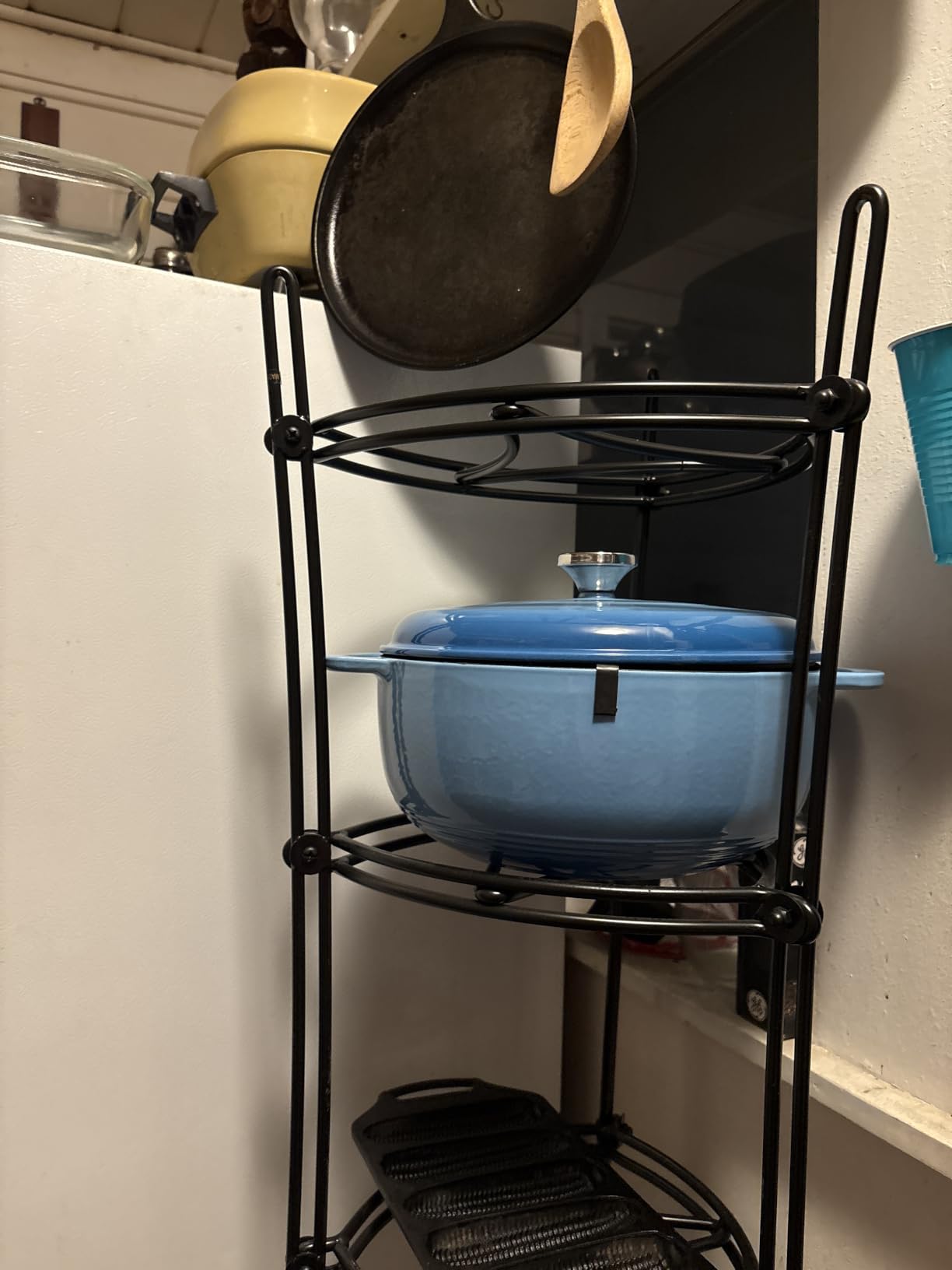 Lodge Essential Enamel Cast Iron Dutch Oven 6 Quarts - Perfect for Bread Baking, Braising, Marinating & Slow Cooking, Features Moisture-Sealing Lid & Dual Handles, Kitchen Essentials, Island Spice Red customer photo 1