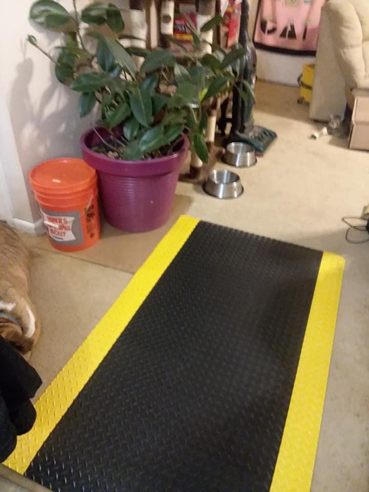 Durable Corporation 442S35BKY Vinyl Diamond-Dek Sponge Industrial Anti-Fatigue Floor Mat, 3' x 5', Black with Yellow Border customer photo 1