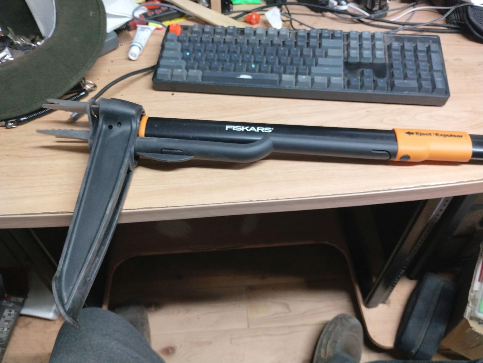 Fiskars Deluxe Stand-Up Weed Puller Tool 4 Serrated Stainless Steel Claws customer photo 2