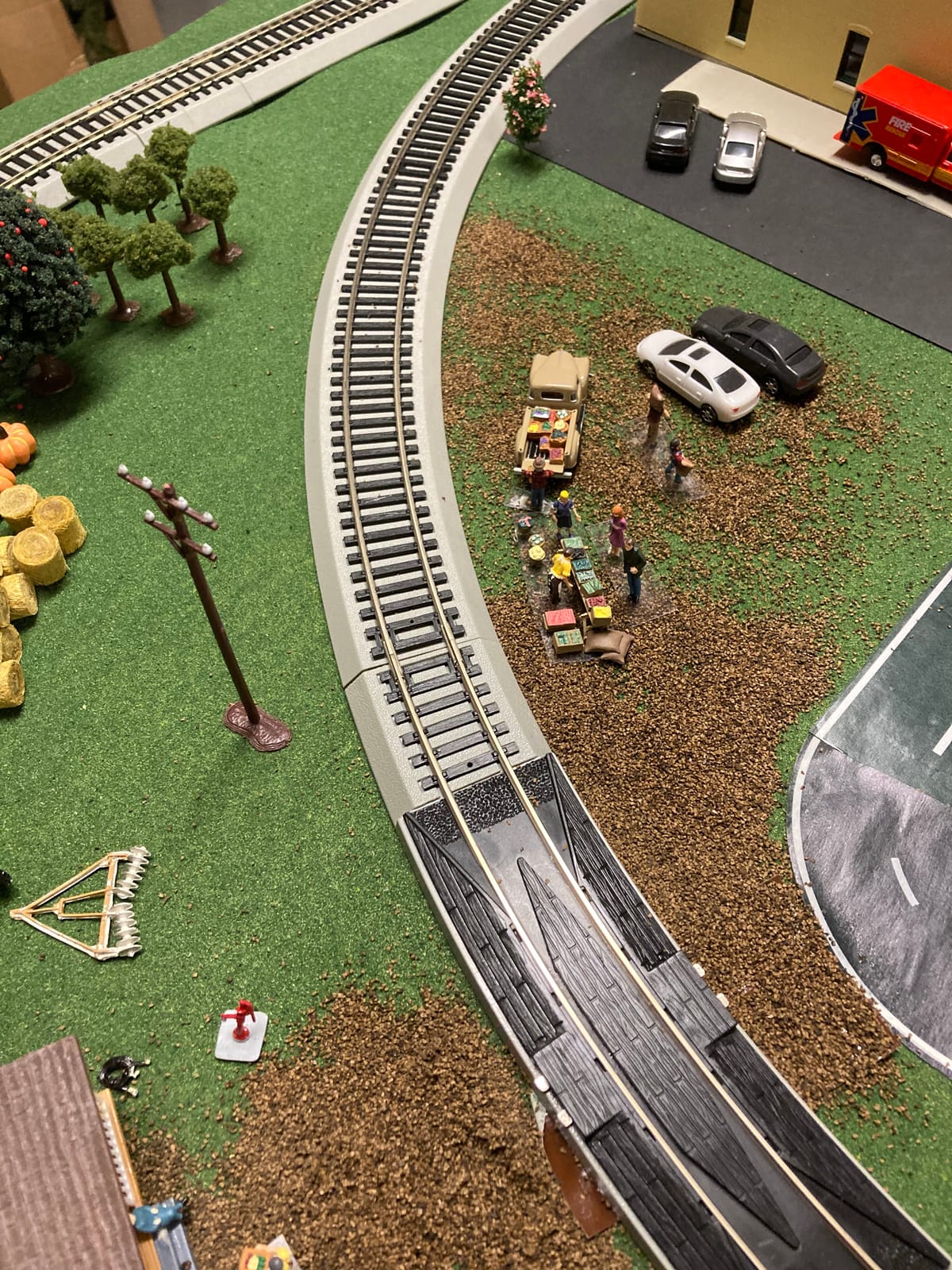 Autoscene Paul's Fresh Produce Pickup Truck w/Figures HO Scale Woodland Scenics customer photo 1