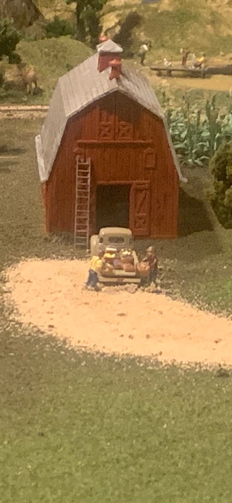 Autoscene Paul's Fresh Produce Pickup Truck w/Figures HO Scale Woodland Scenics customer photo 2