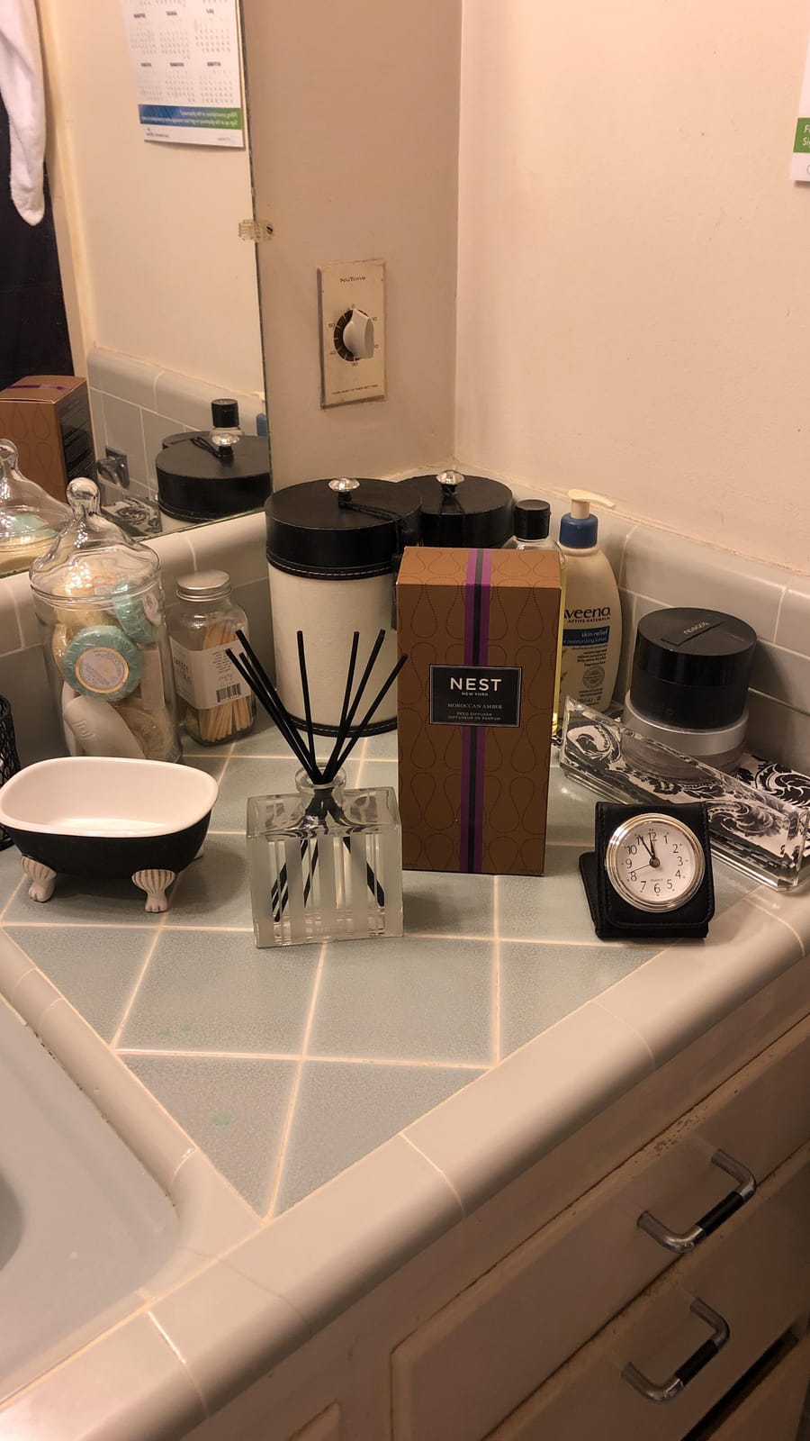 NEST New York Reed Diffuser, Moroccan Amber - 5.9 fl oz - Fragrance for Up to 90 Days - Reusable, Refillable Glass Holder - Includes 8 All-Natural Reed Sticks - Flame Free customer photo 2