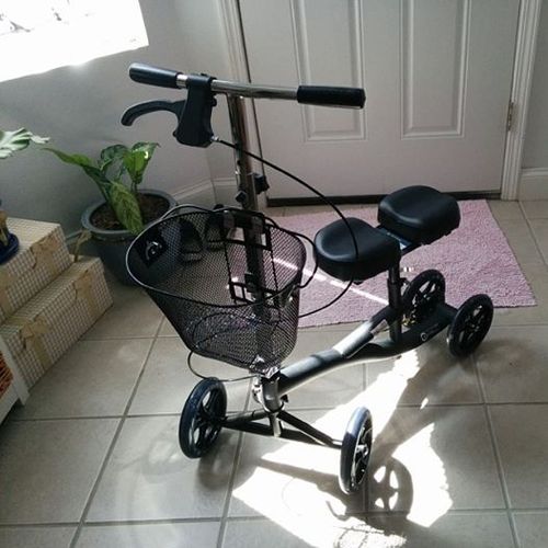 Roscoe Medical Knee Scooter for Adults for Foot Surgery, Foldable & Adjustable Knee Walker for Broken Foot & Leg Injuries, Crutch Alternative, Knee Rover, Dual Pad, (Up to 350lbs, 8' Wheels), Black customer photo 2