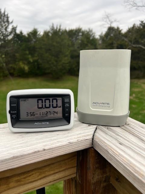 AcuRite Wireless Digital Rain Gauge with Self-Emptying Collector with Rainfall History, Alerts, and Current Date and Time (00899), Multicolor customer photo 2