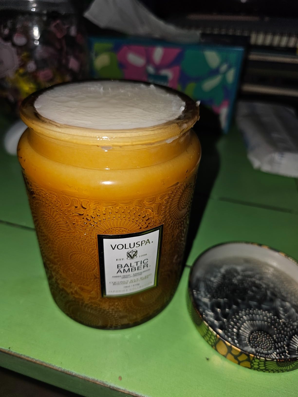 Voluspa Baltic Amber Large Scented Candle Jar 18 Oz, 100 Hr Burn | Coconut Wax Blend customer photo 2